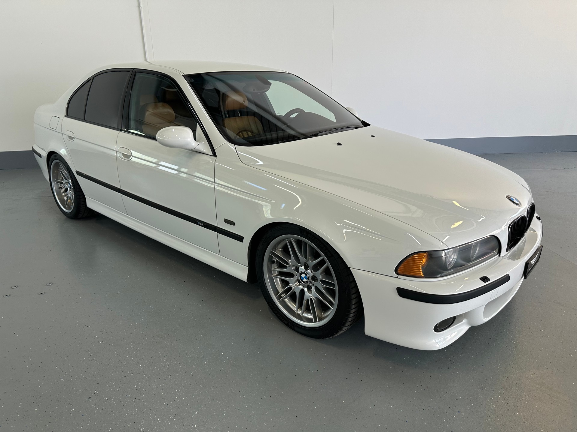 BMW M5-image-2