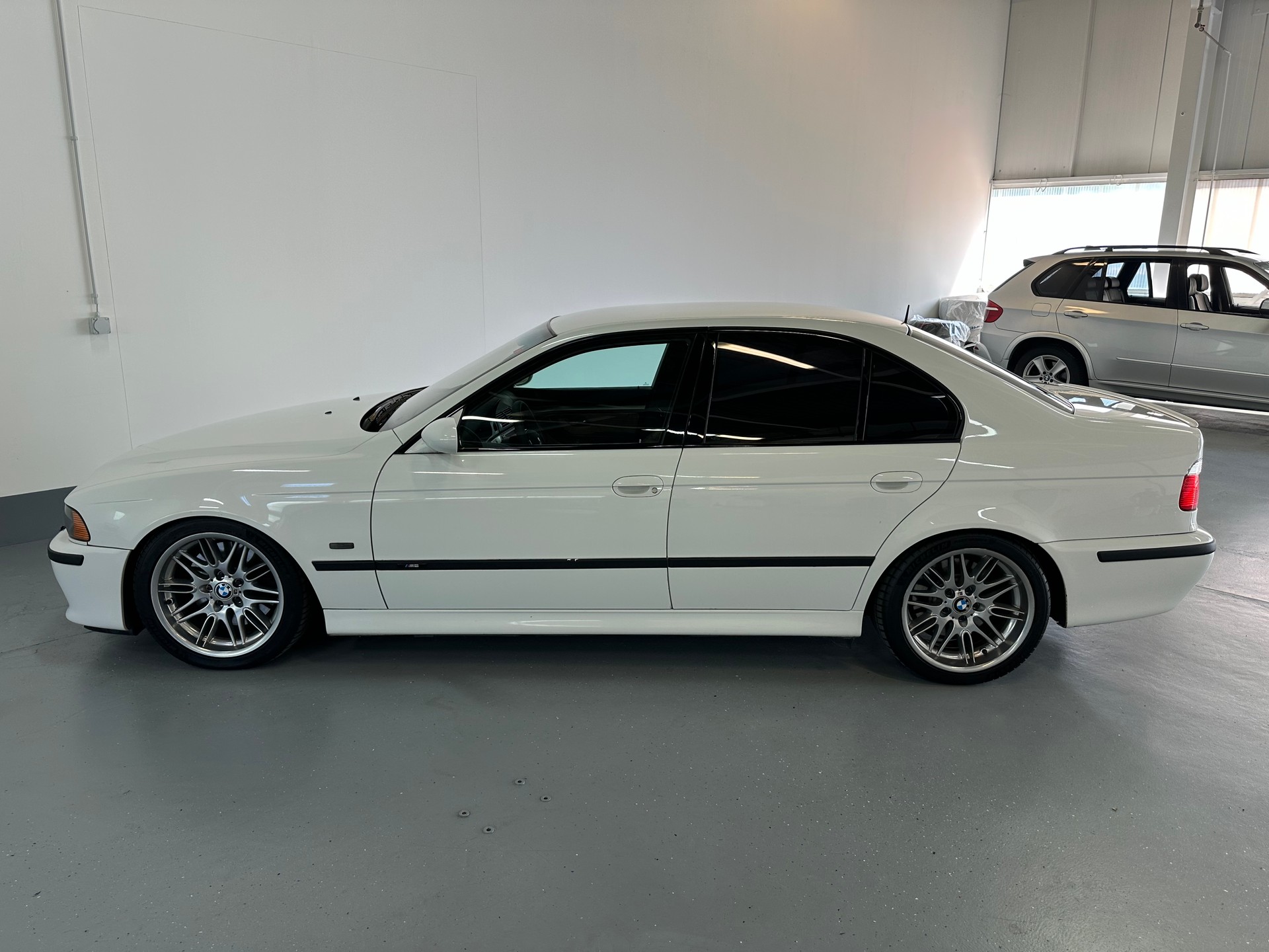 BMW M5-image-17