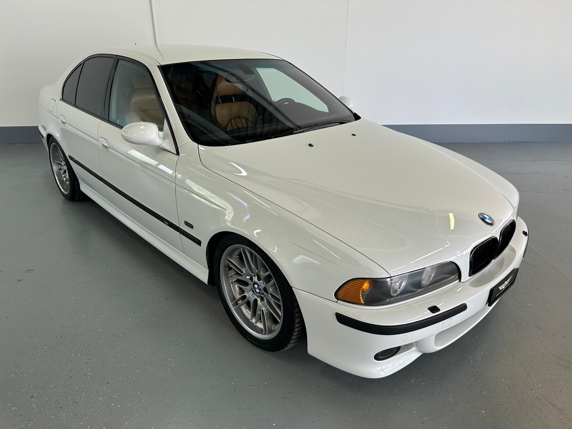 BMW M5-image-1