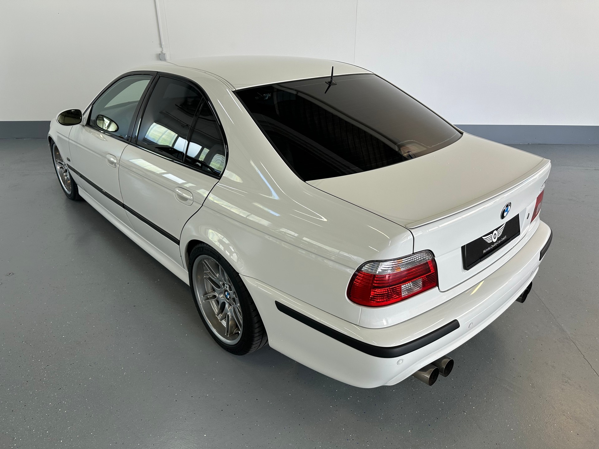 BMW M5-image-8