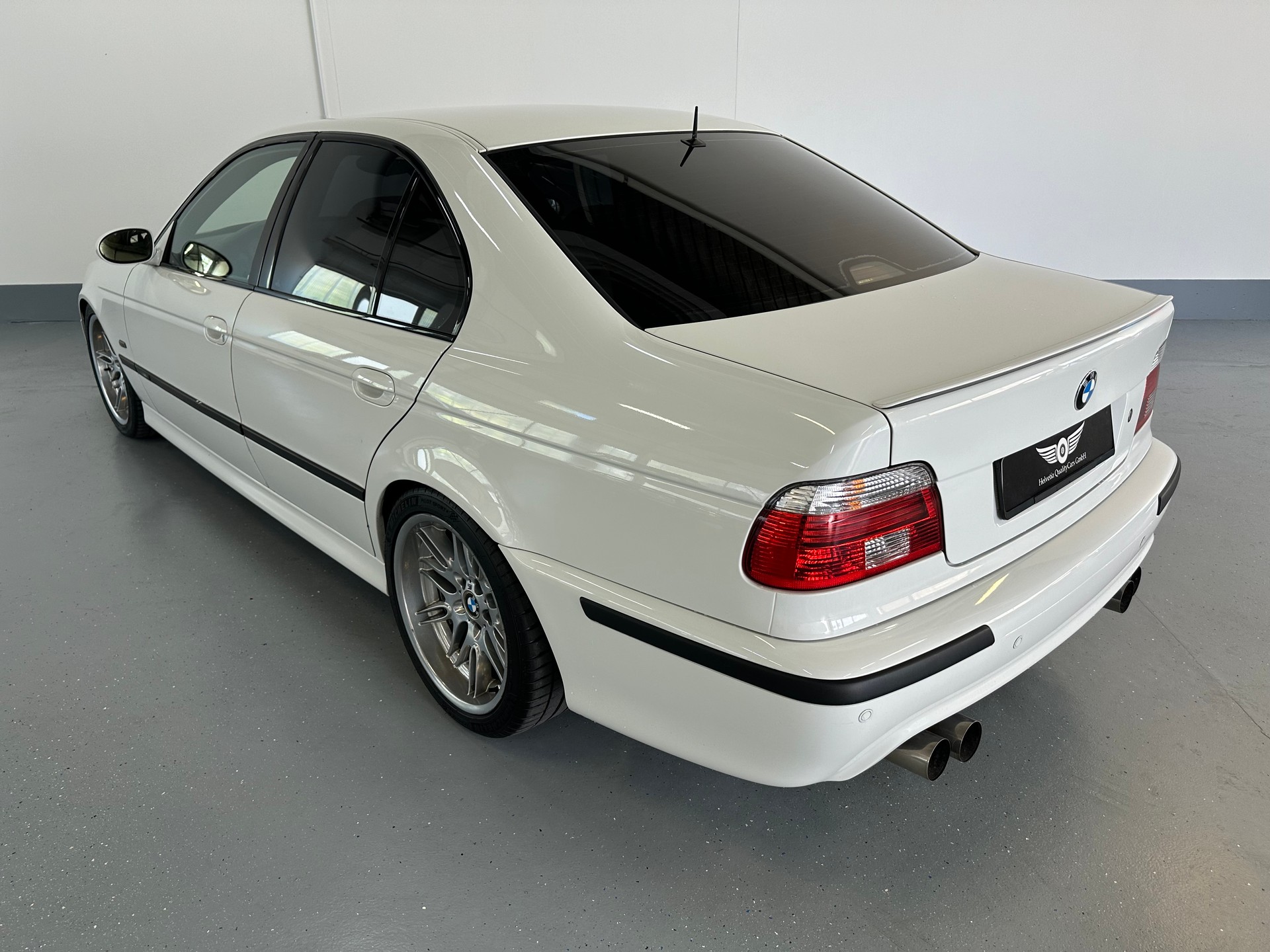 BMW M5-image-7