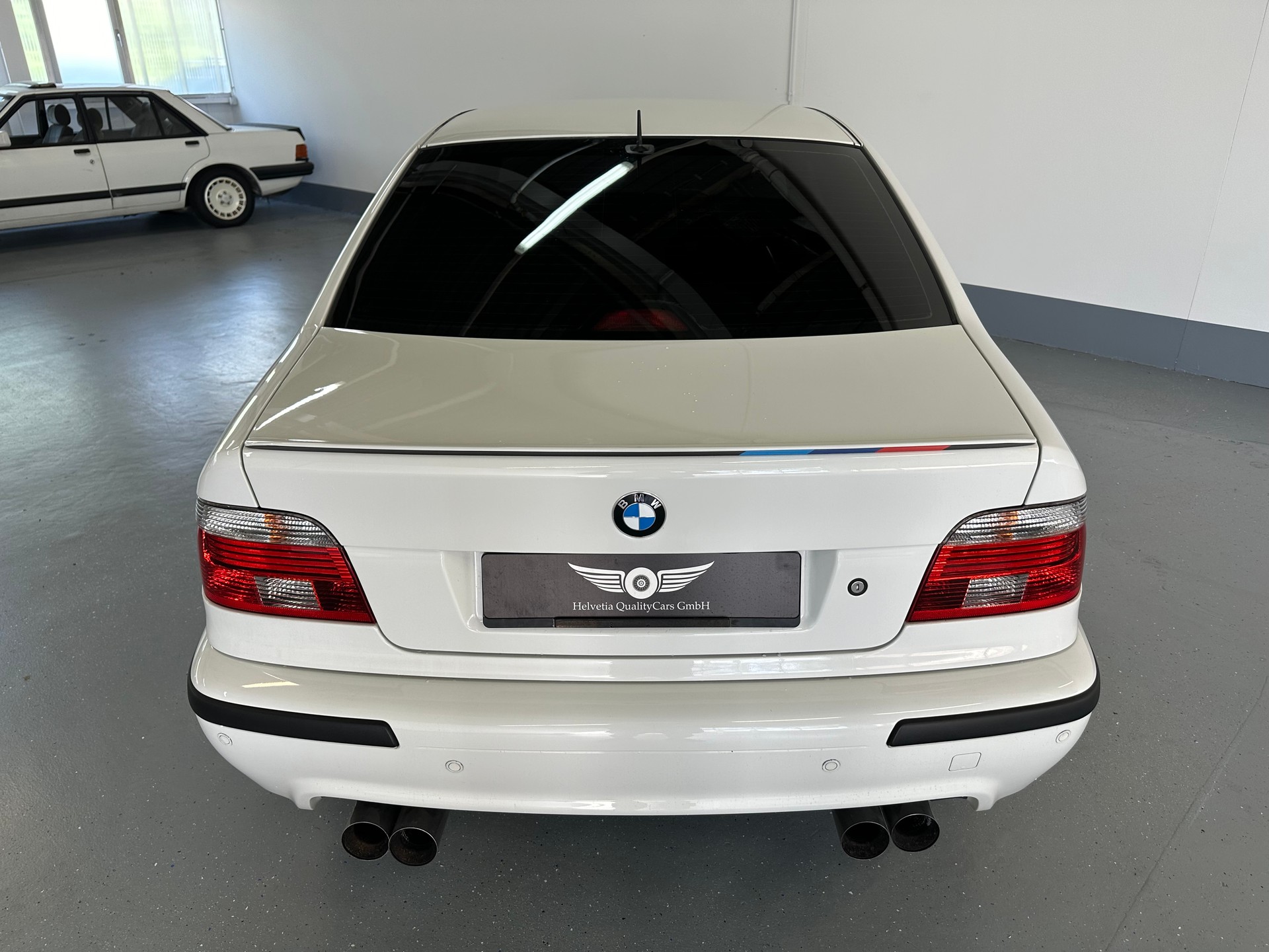 BMW M5-image-12