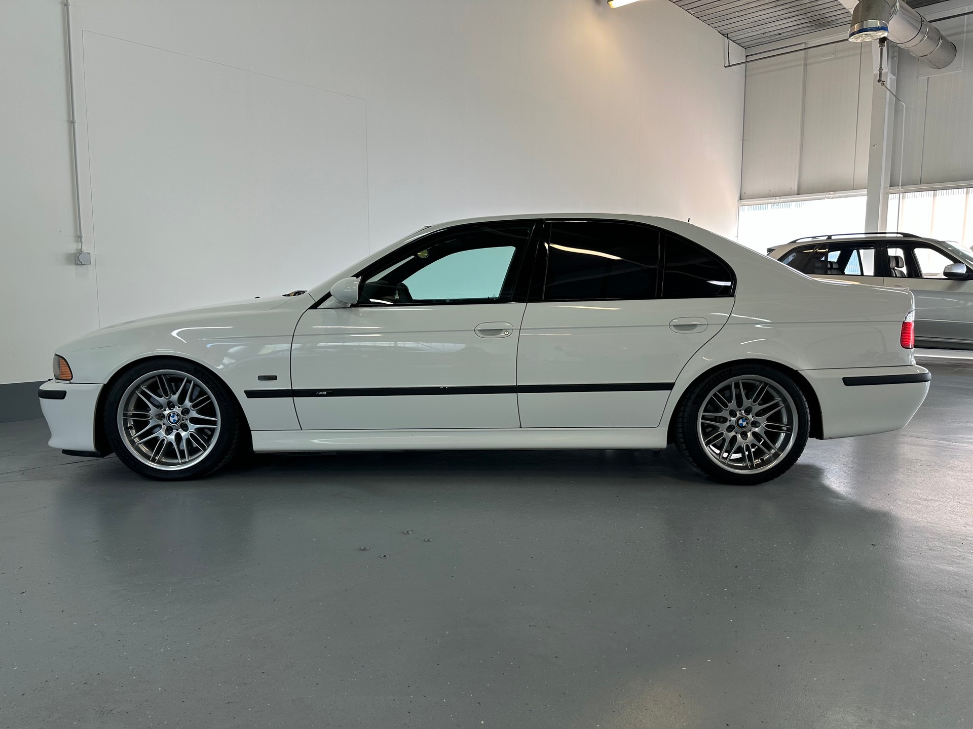 BMW M5-image-16