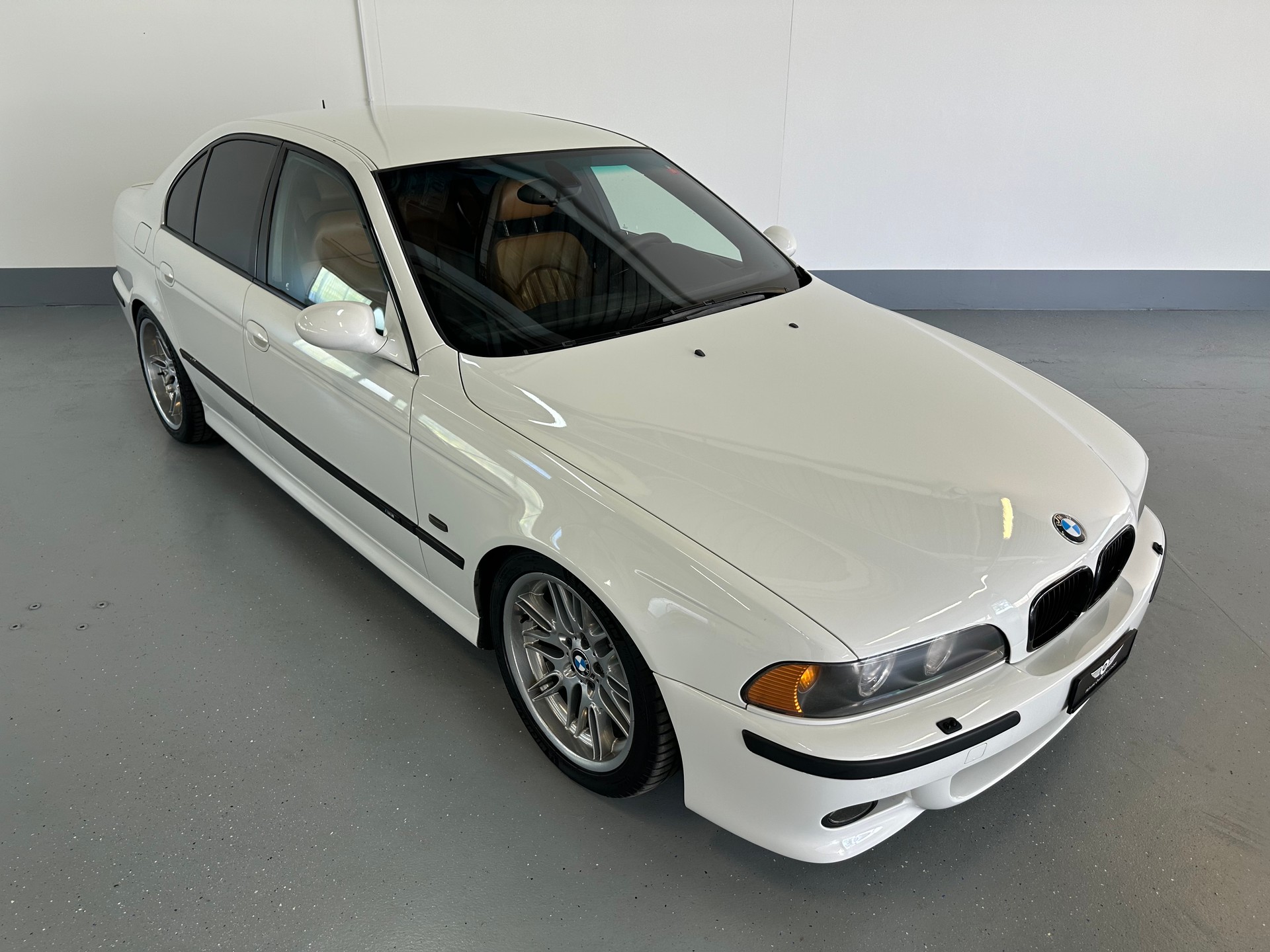 BMW M5-image-0