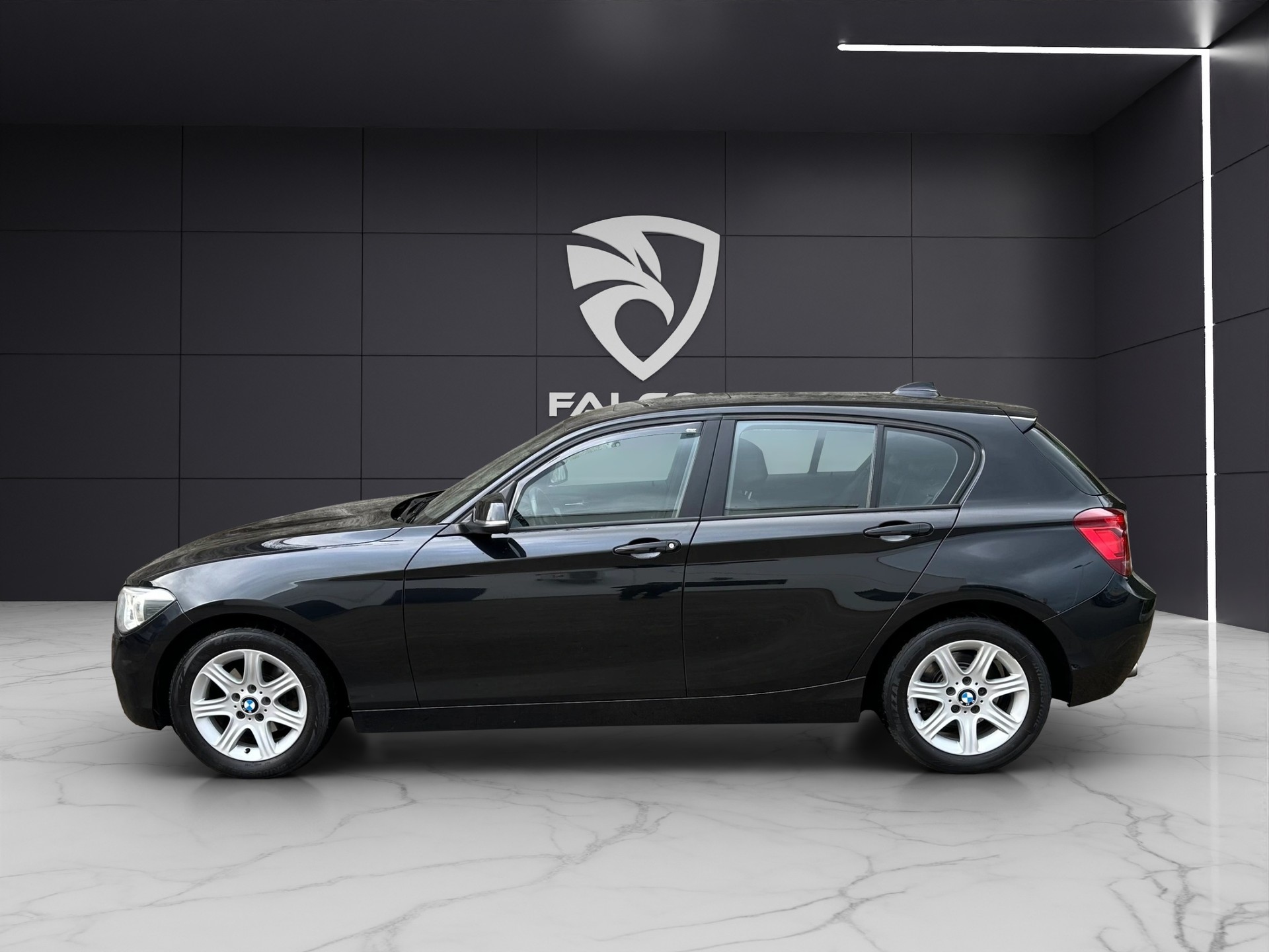 BMW 120d Urban Line Steptronic-image-2