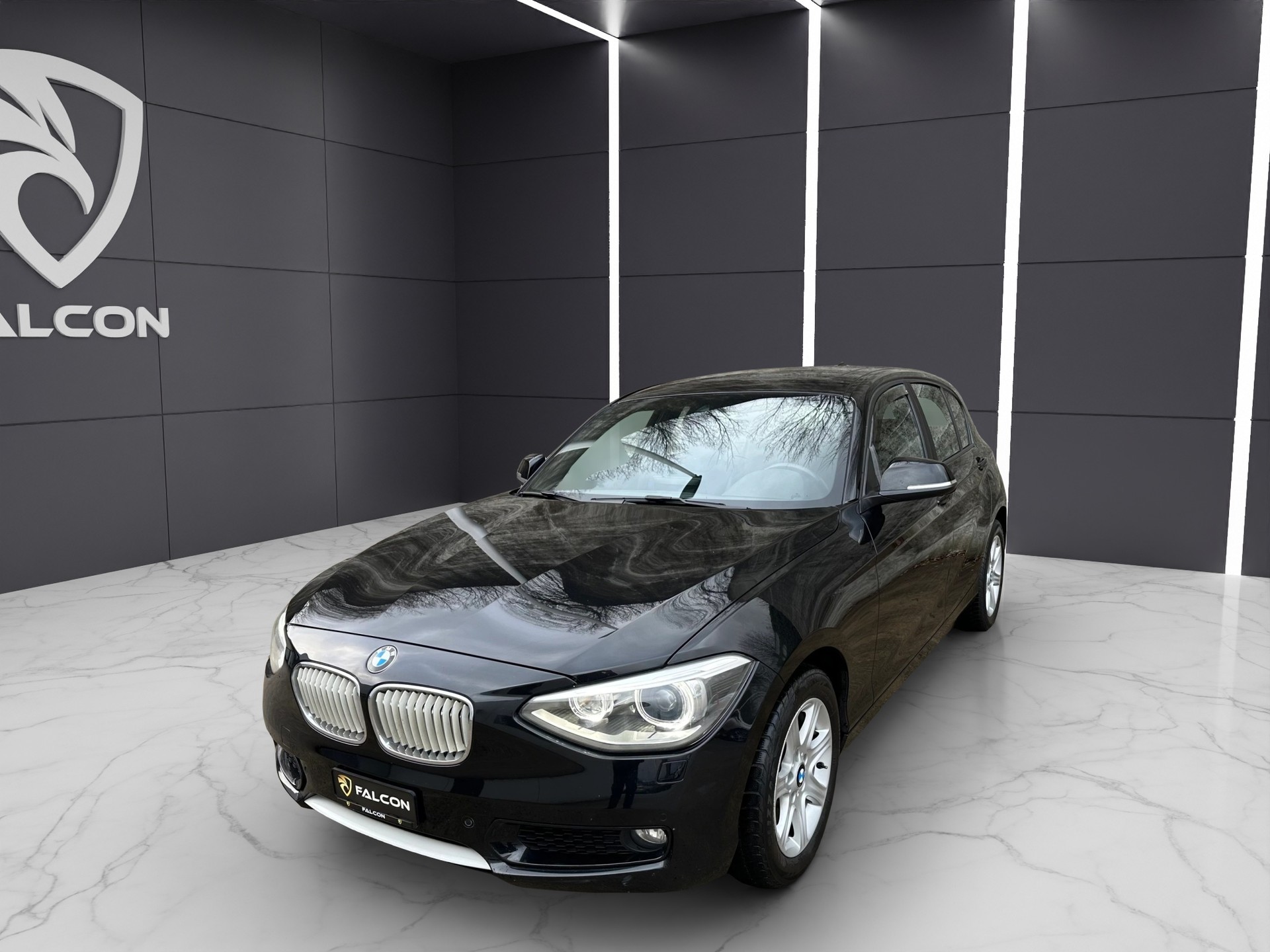 BMW 120d Urban Line Steptronic-image-0