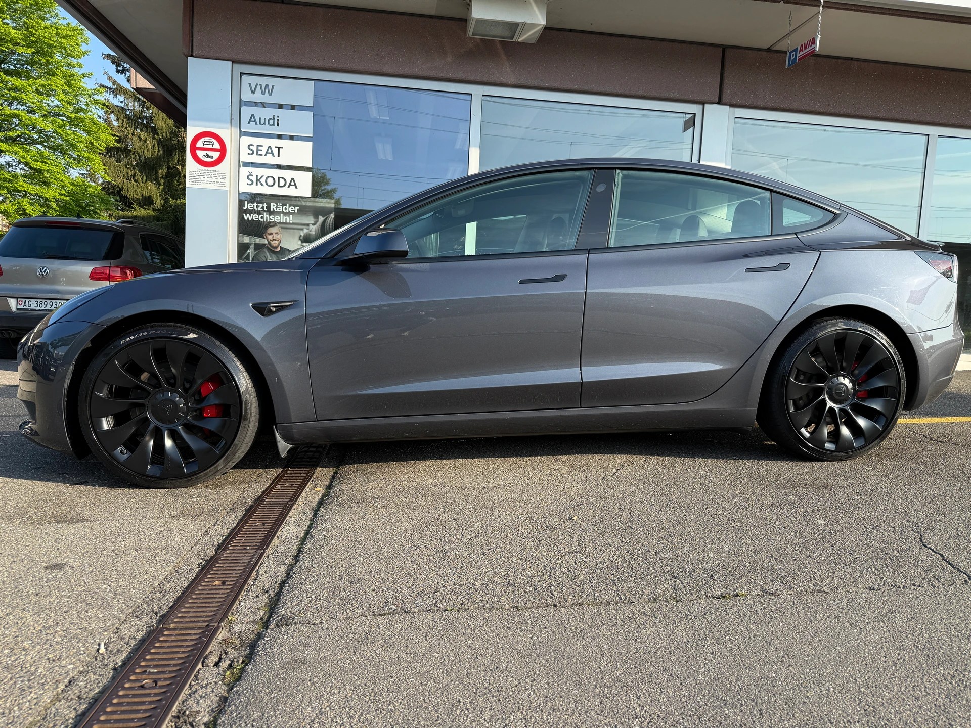 TESLA Facelift Model 3 Performance 514 km (WLTP) Dual Motor AWD Leasingzins 3.98% Leasing ab 297.- monatl.-image-0