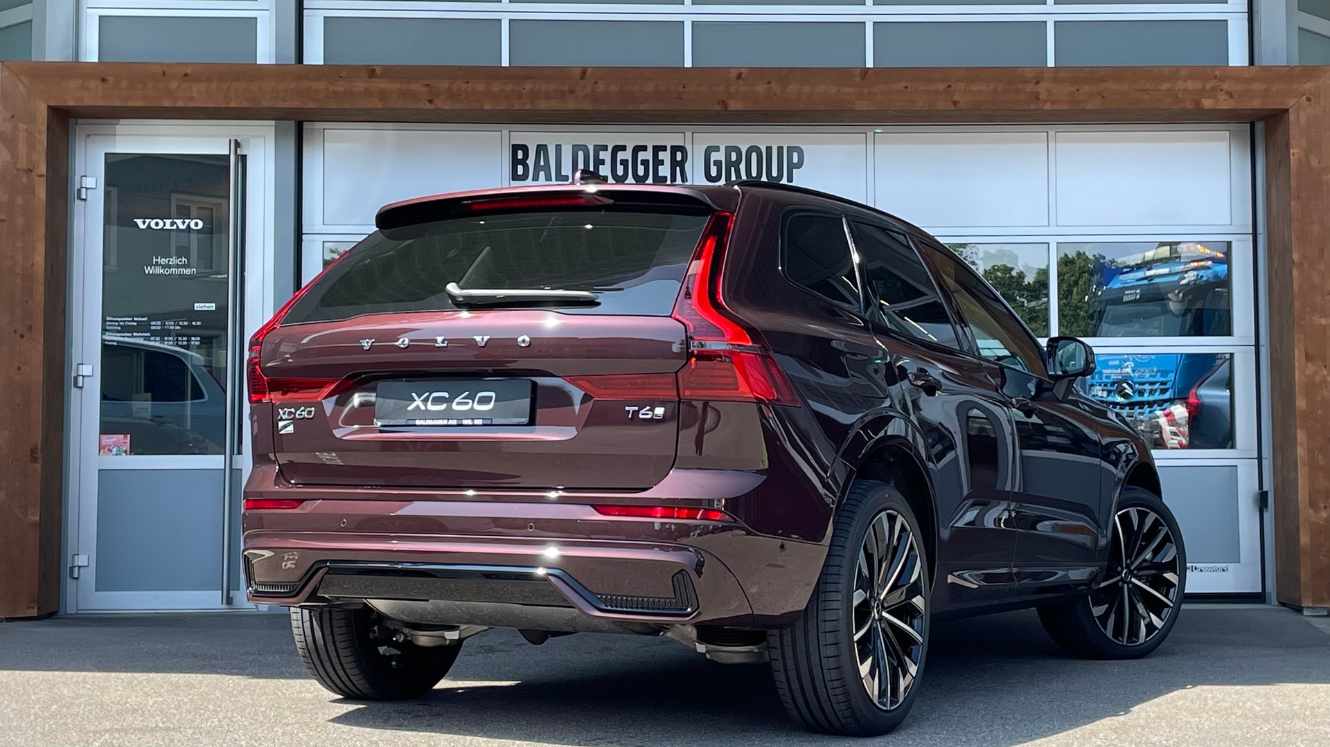 VOLVO XC60 2.0 T6 TE Ultra Dark eAWD-image-2