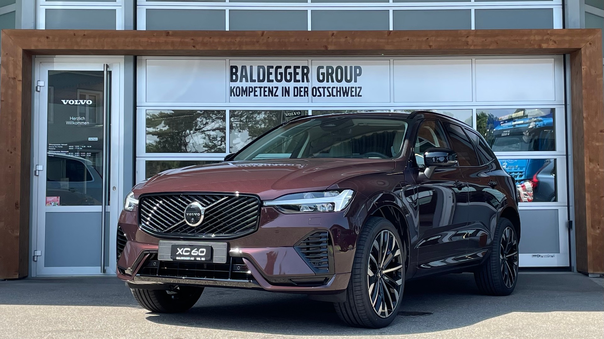 VOLVO XC60 2.0 T6 TE Ultra Dark eAWD-image-1