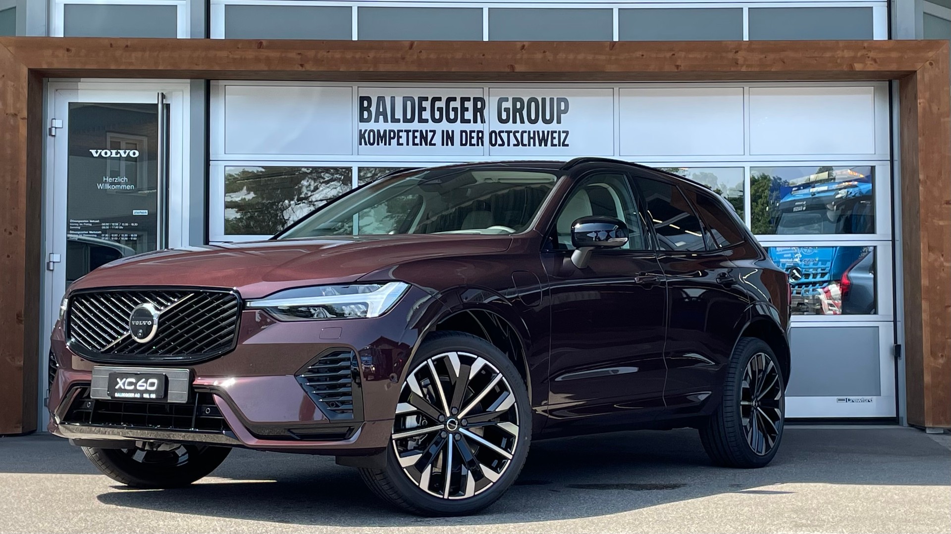 VOLVO XC60 2.0 T6 TE Ultra Dark eAWD-image-0