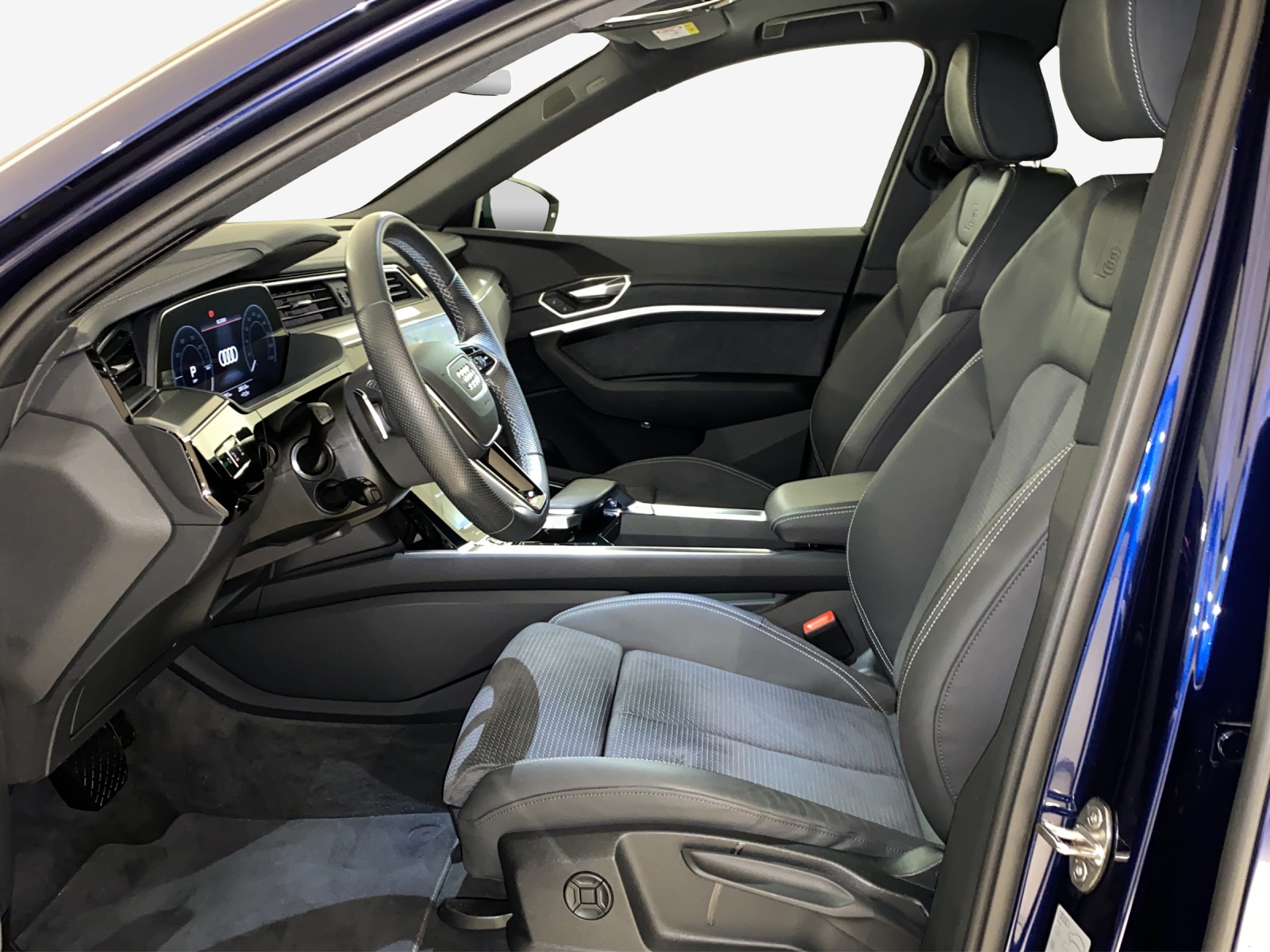 AUDI e-tron 55 Sportback S Line Black Edition quattro-image-6