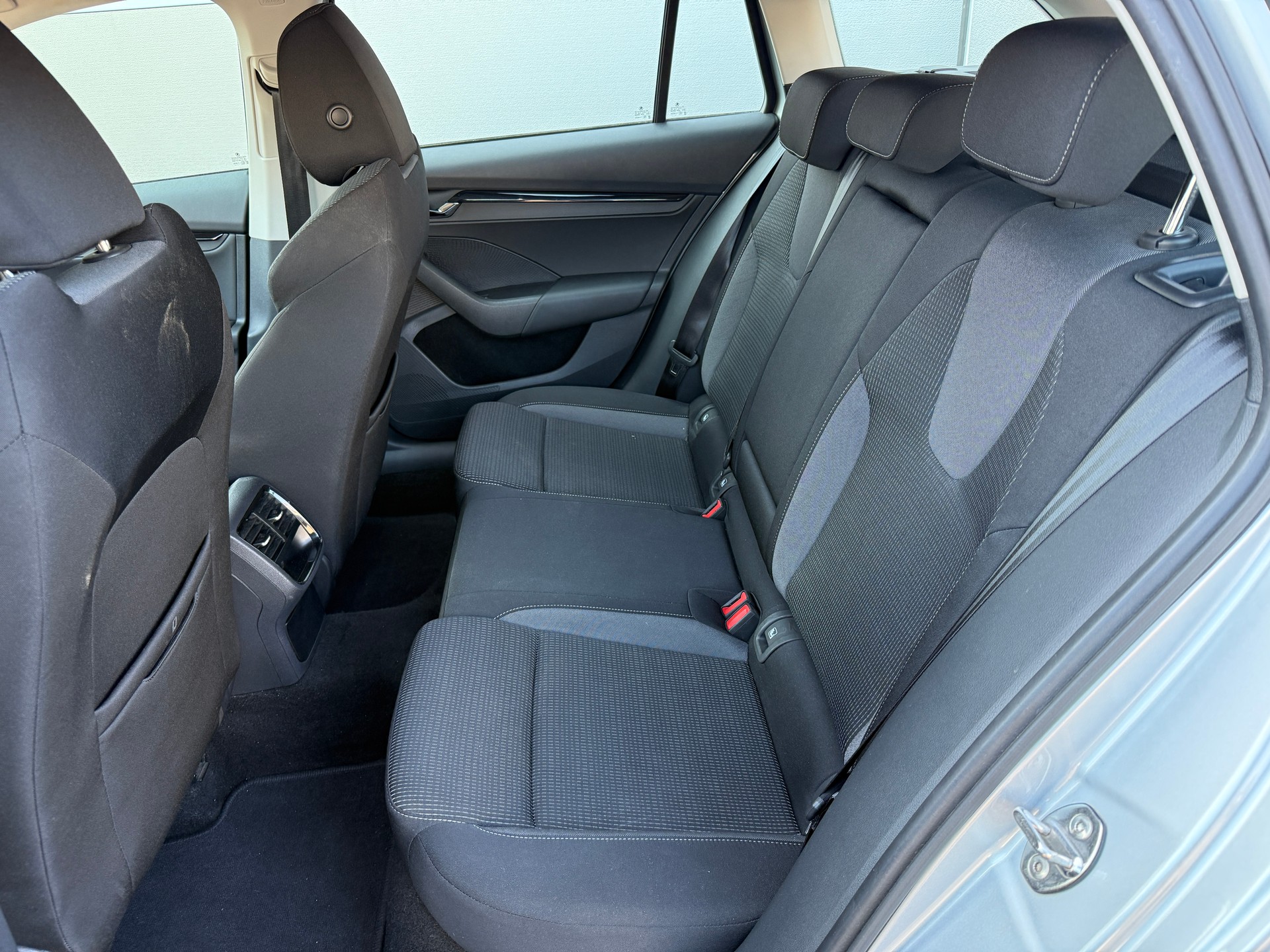 SKODA Octavia Combi 2.0 TDI DSG Ambition 4x4-image-6
