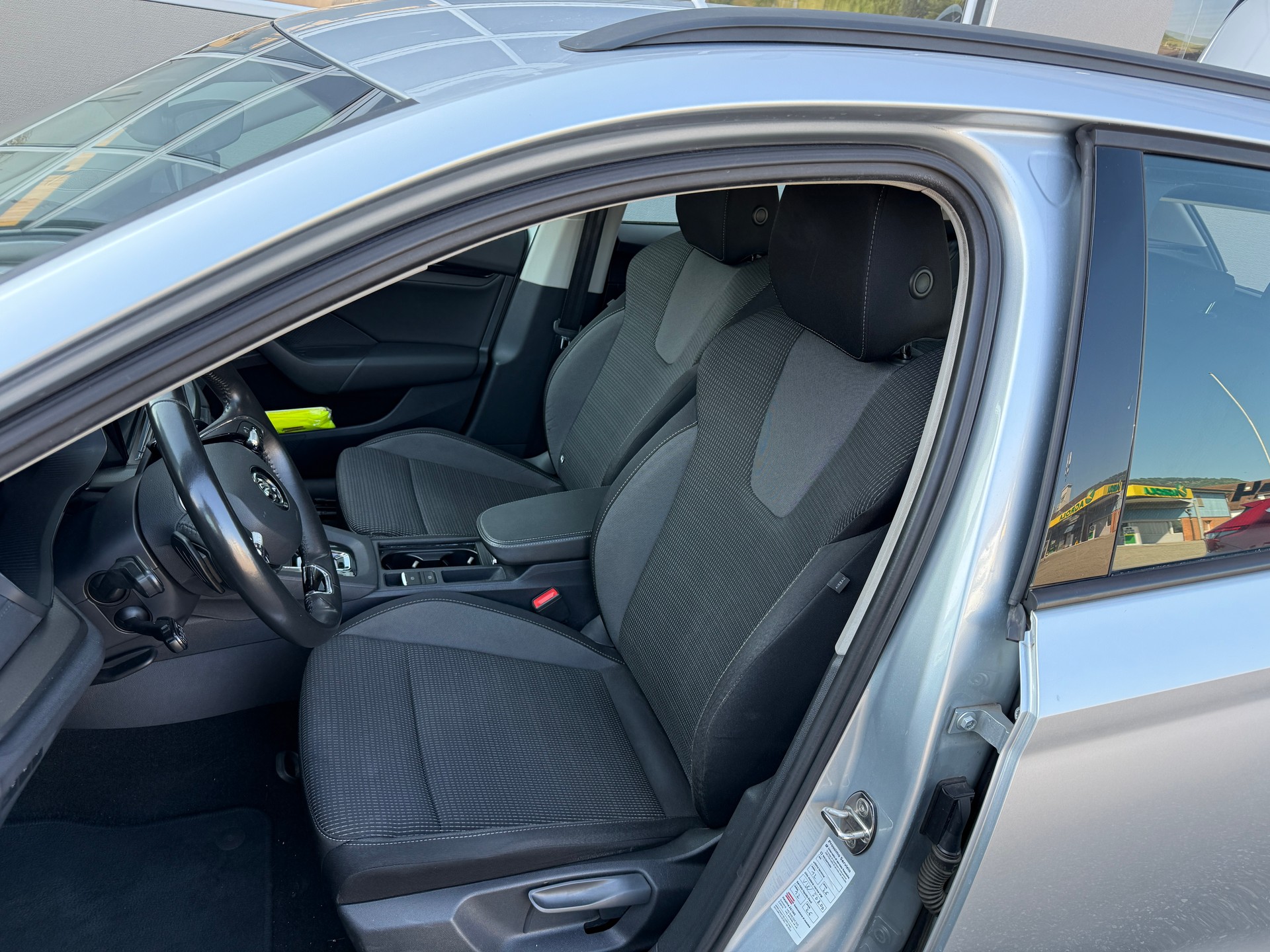 SKODA Octavia Combi 2.0 TDI DSG Ambition 4x4-image-5