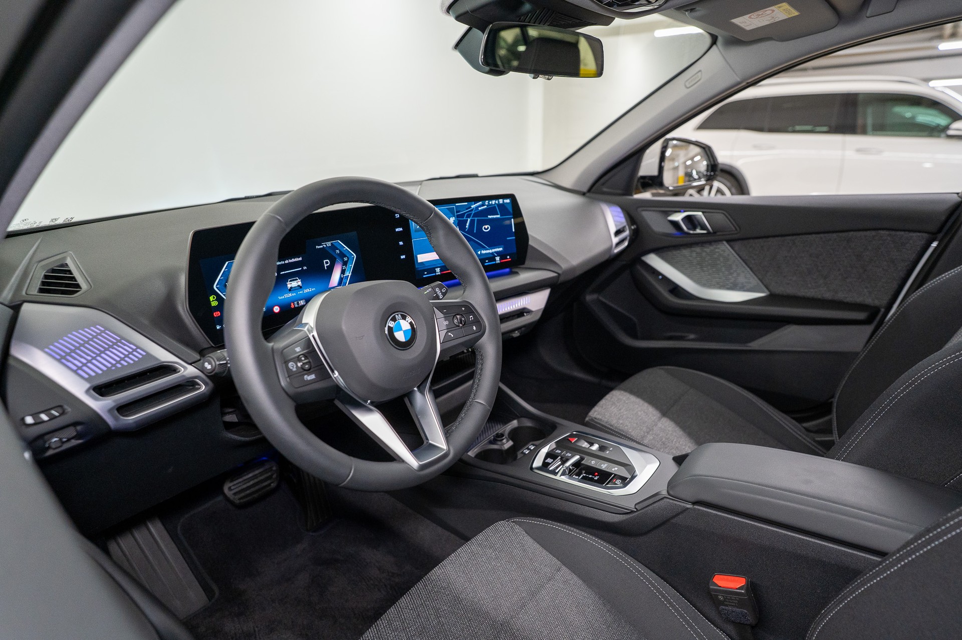 BMW 118d M Sport *Neues Modell* Rückfahrkamera / Driving Assistant / Ambientebeleuchtung-image-8