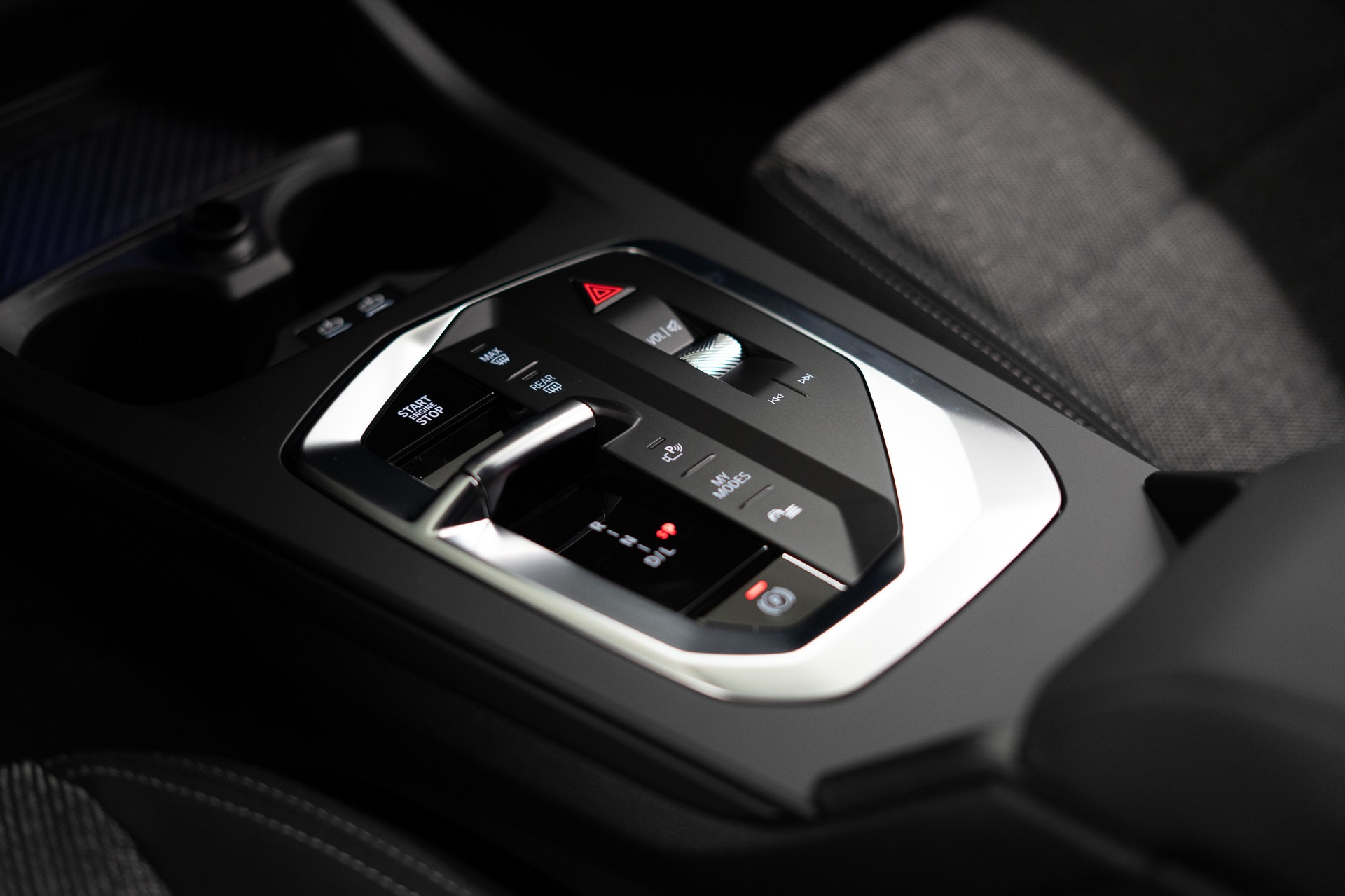 BMW 118d M Sport *Neues Modell* Rückfahrkamera / Driving Assistant / Ambientebeleuchtung-image-17