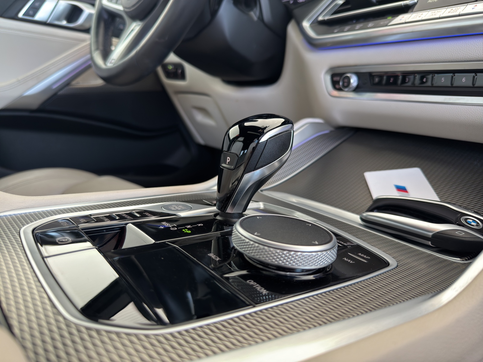 BMW X6 xDrive 48V 40d Steptronic M Sport-image-19