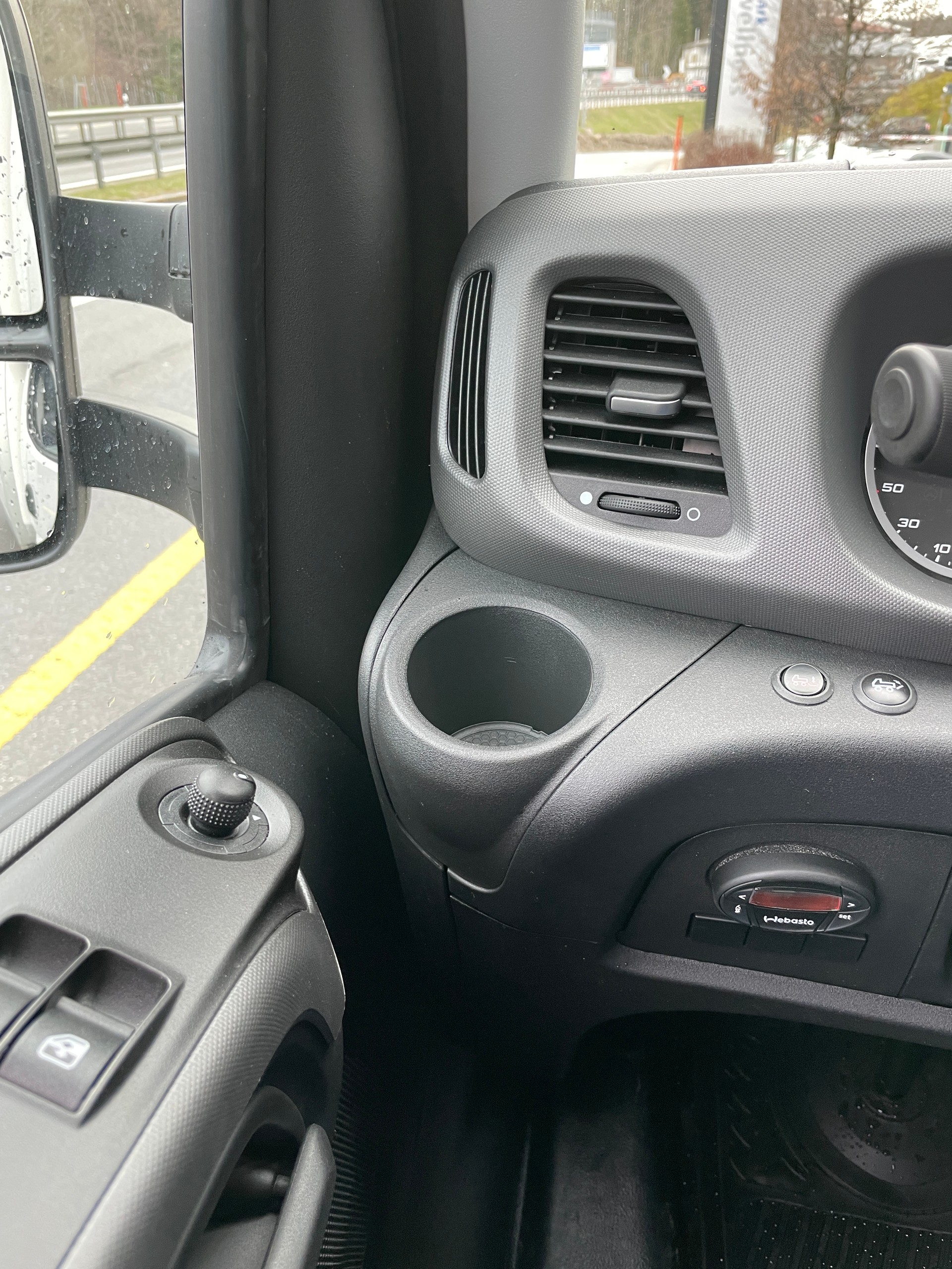 IVECO 35 S 16H A8 Kastenwagen mit Hebebühne-image-16