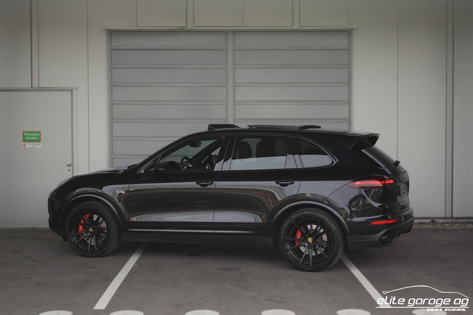 PORSCHE Cayenne Turbo ALL BLACK APPROVED BIS 02.2027-image-2