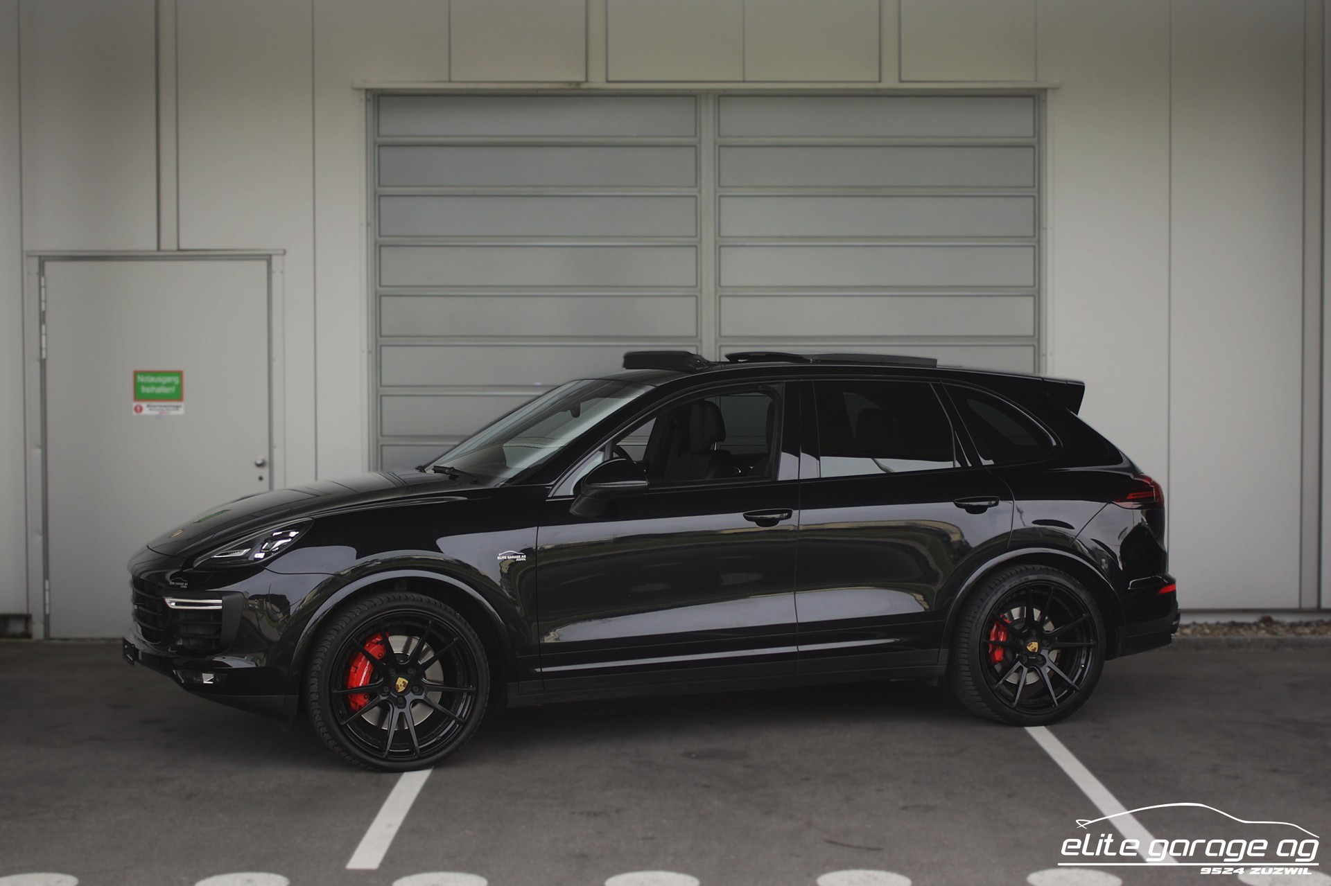 PORSCHE Cayenne Turbo ALL BLACK APPROVED BIS 02.2027-image-0