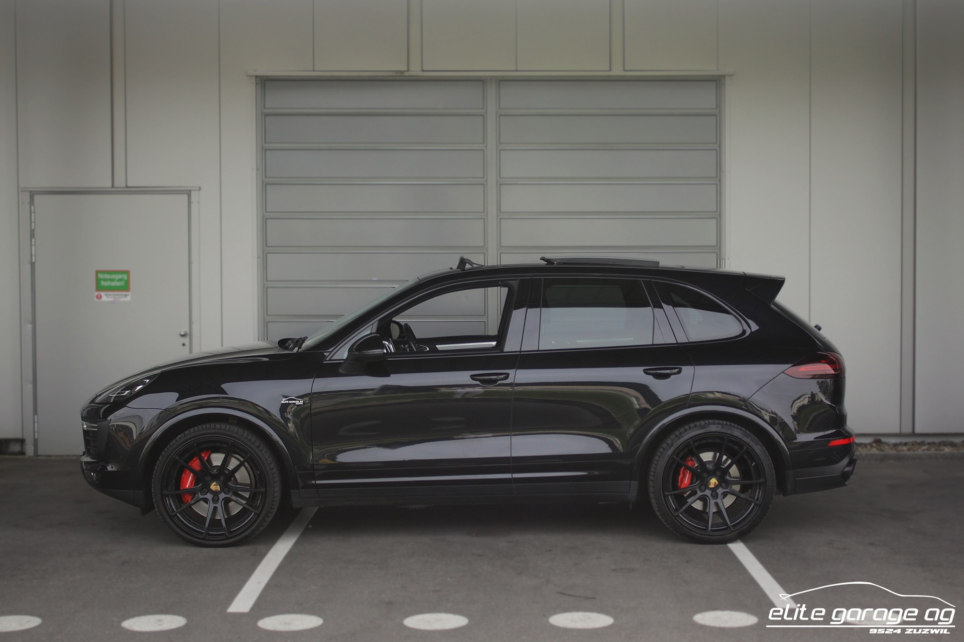 PORSCHE Cayenne Turbo ALL BLACK APPROVED BIS 02.2027-image-1