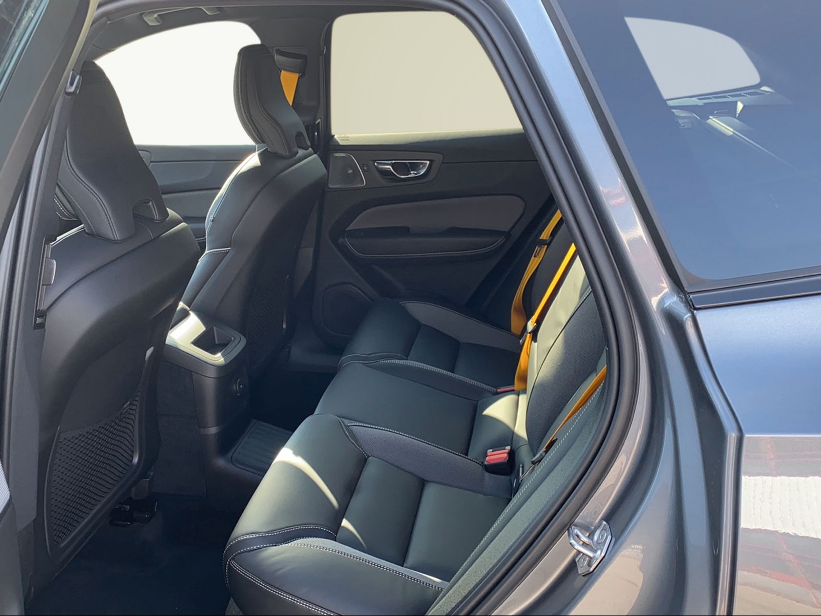VOLVO XC60 2.0 T8 TE Polestar eAWD-image-9