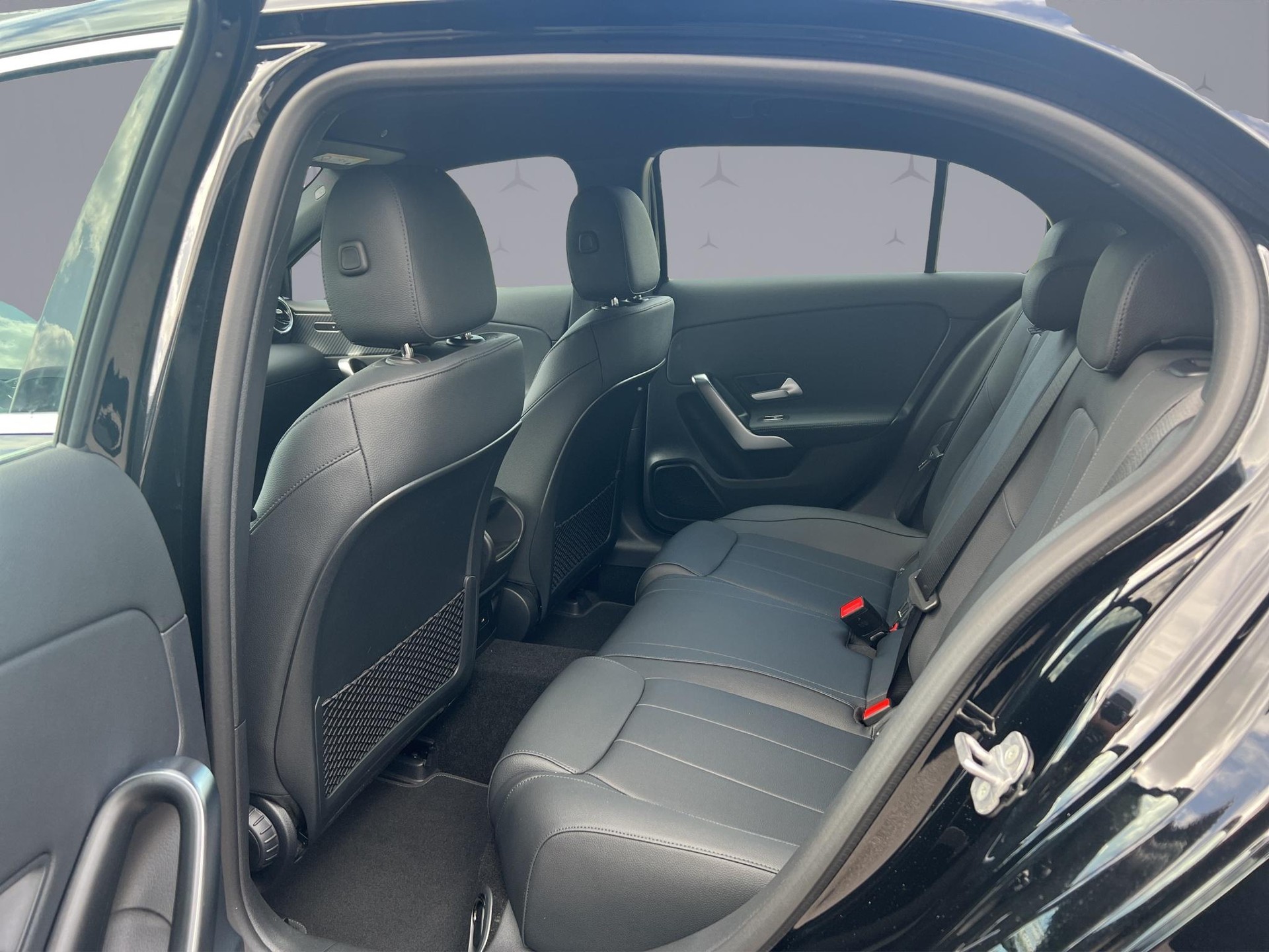 MERCEDES-BENZ A 250 e Progressive-image-8