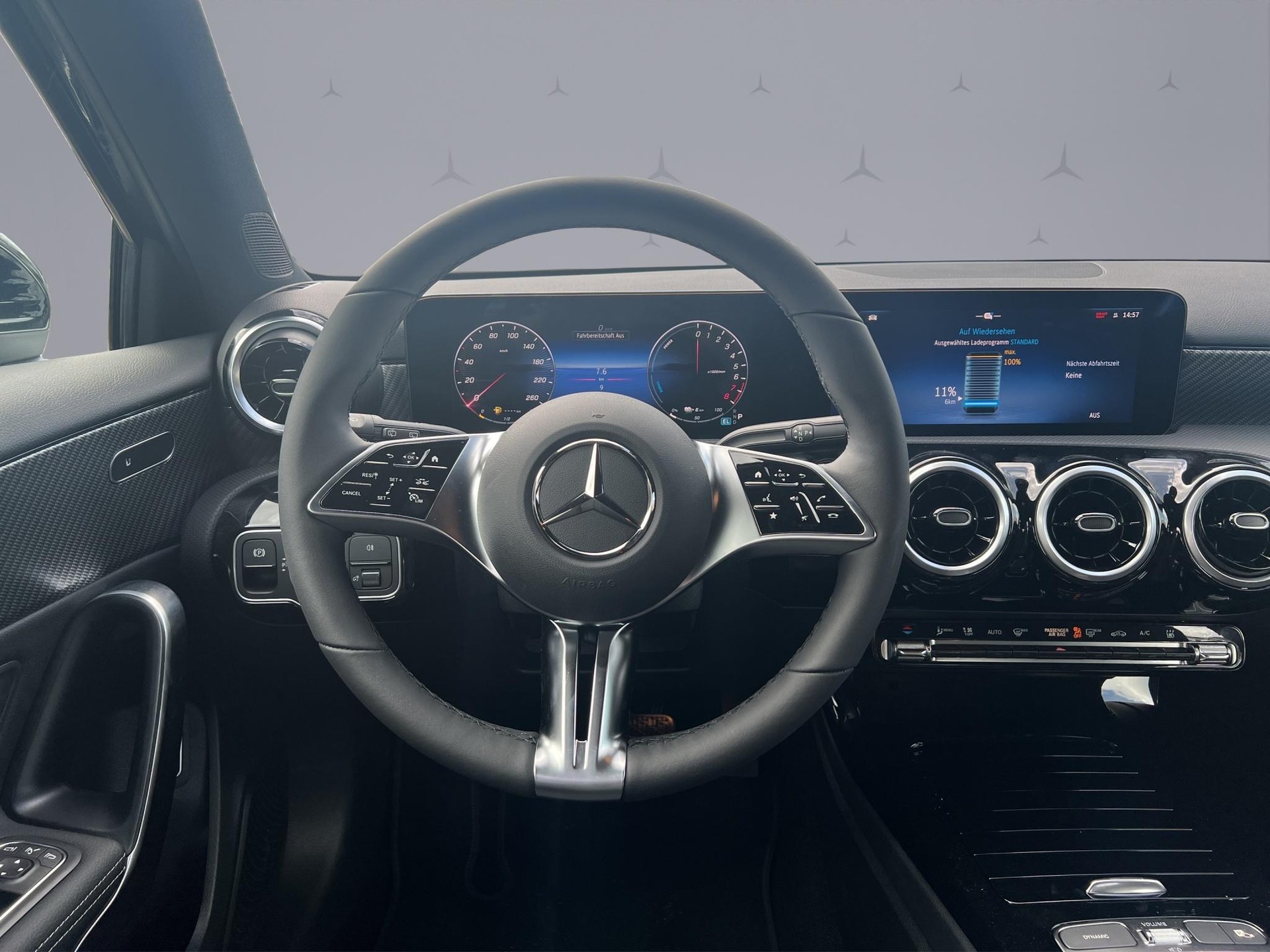 MERCEDES-BENZ A 250 e Progressive-image-10