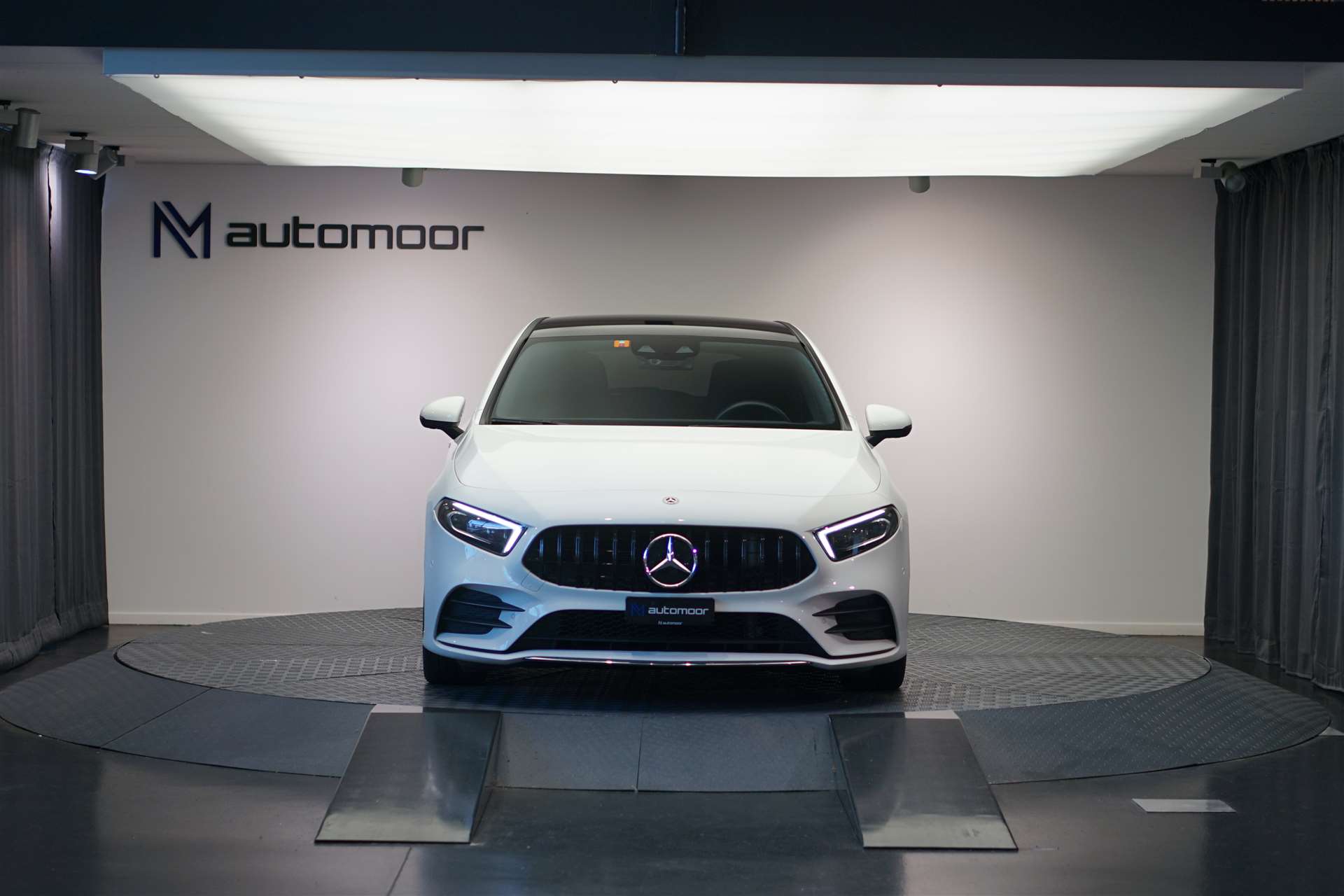 MERCEDES-BENZ A 250 4Matic AMG Line 7G-DCT *CH-Fahrzeug* *Head-Up* *LED*-showroom-element-1
