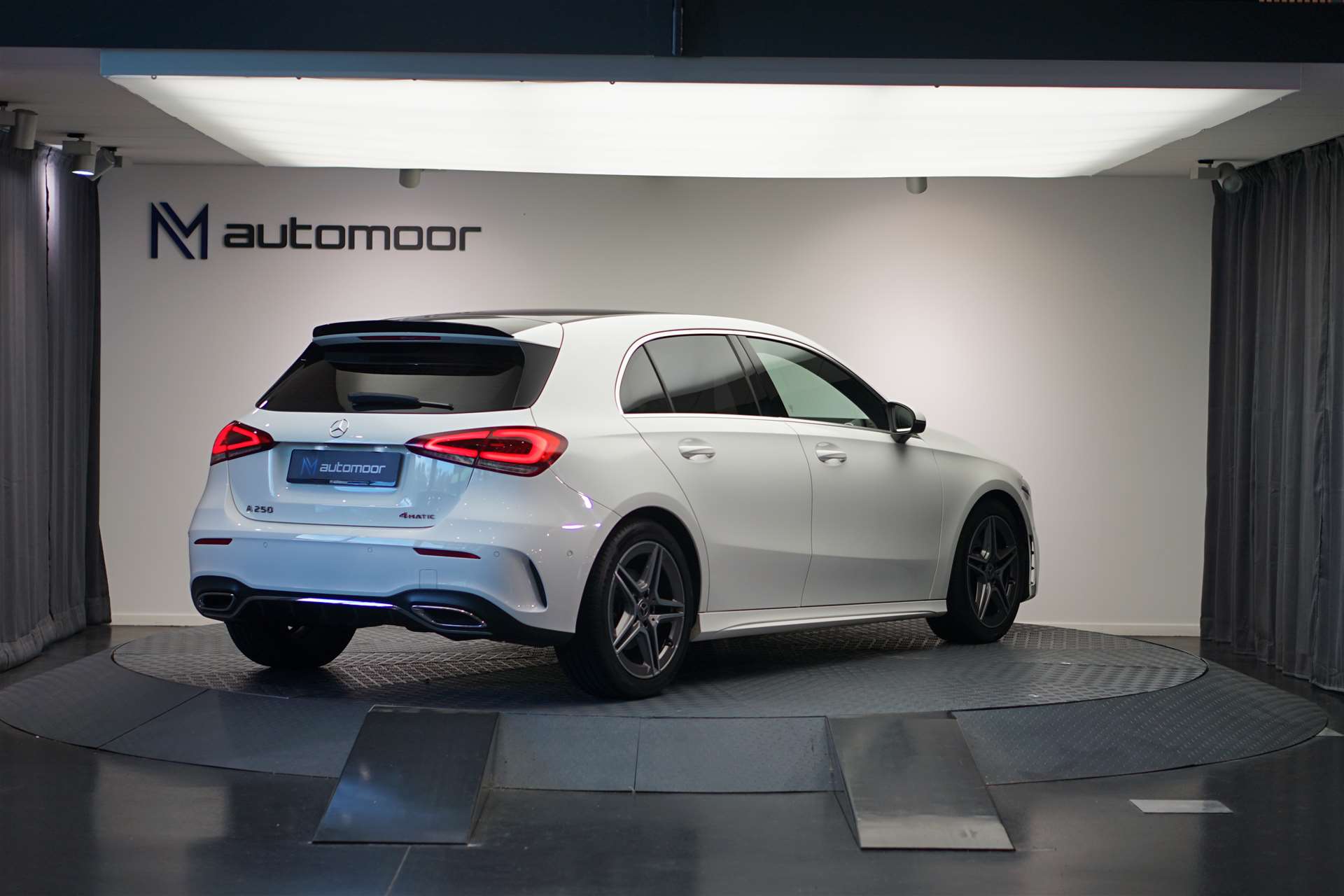 MERCEDES-BENZ A 250 4Matic AMG Line 7G-DCT *CH-Fahrzeug* *Head-Up* *LED*-image-4