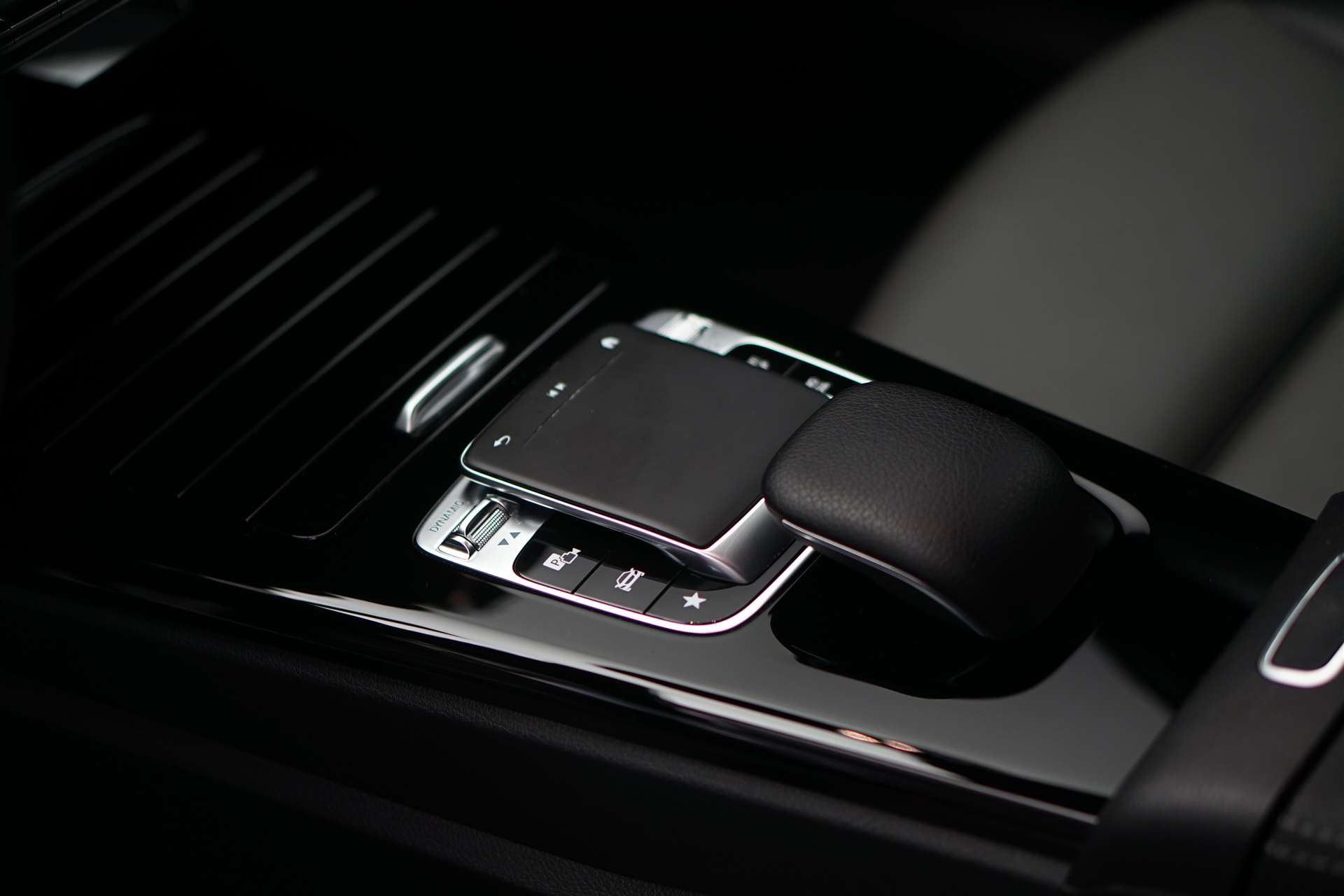 MERCEDES-BENZ A 250 4Matic AMG Line 7G-DCT *CH-Fahrzeug* *Head-Up* *LED*-image-27