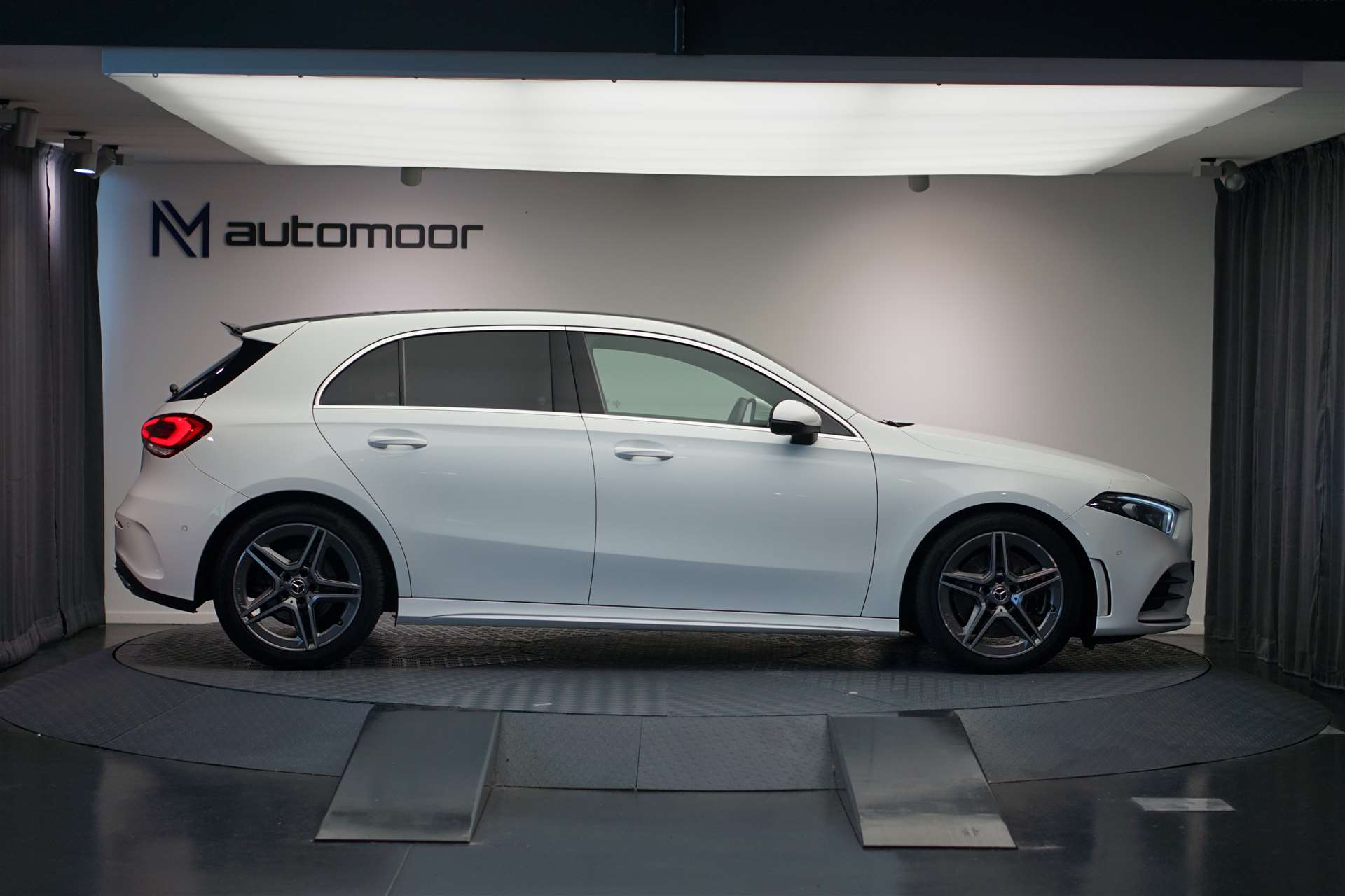 MERCEDES-BENZ A 250 4Matic AMG Line 7G-DCT *CH-Fahrzeug* *Head-Up* *LED*-showroom-element-3