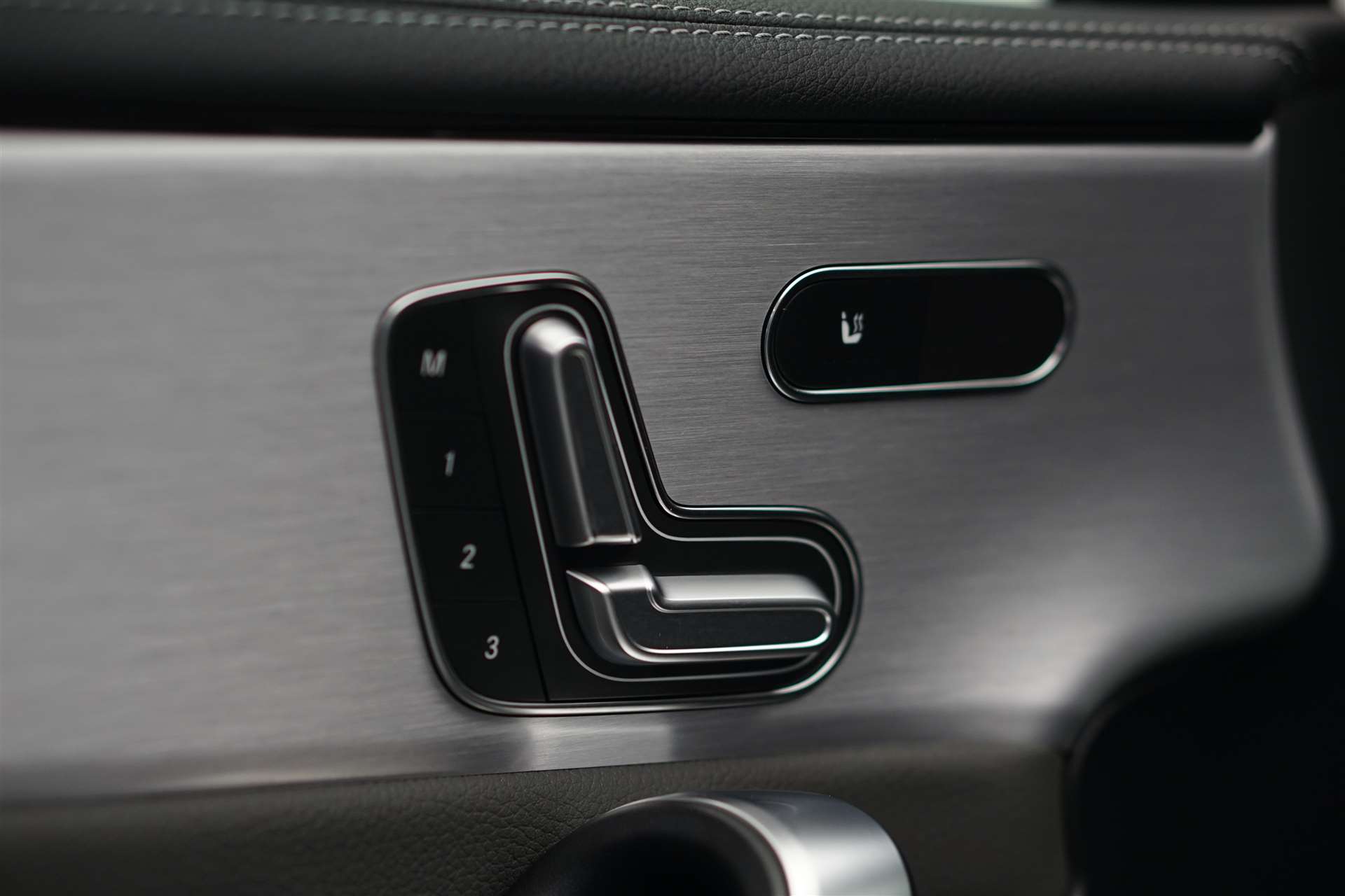 MERCEDES-BENZ A 250 4Matic AMG Line 7G-DCT *CH-Fahrzeug* *Head-Up* *LED*-image-23