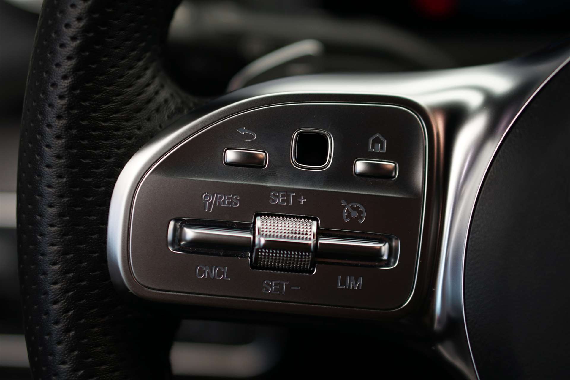 MERCEDES-BENZ A 250 4Matic AMG Line 7G-DCT *CH-Fahrzeug* *Head-Up* *LED*-image-28