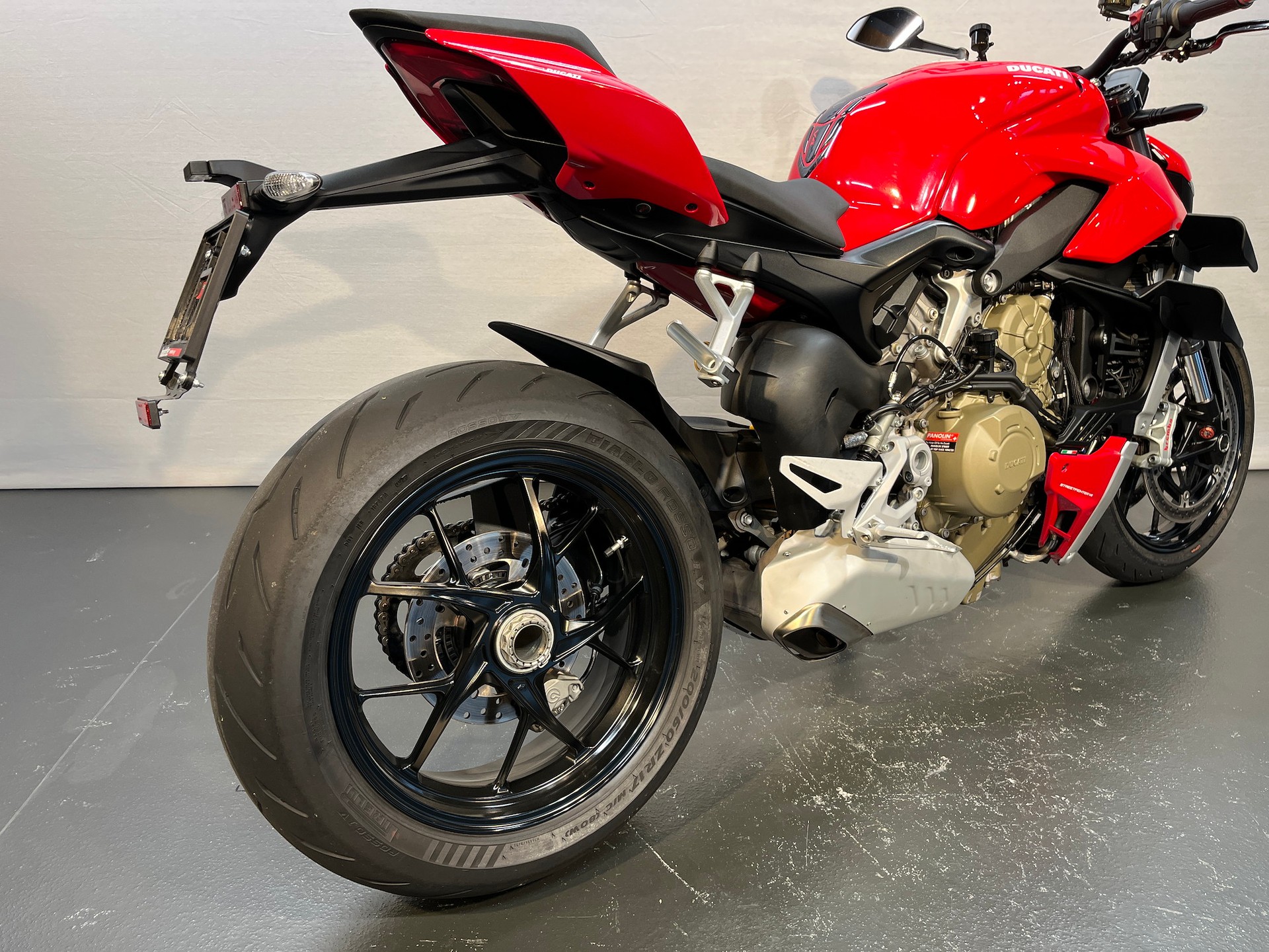 DUCATI Streetfighter V4-image-7