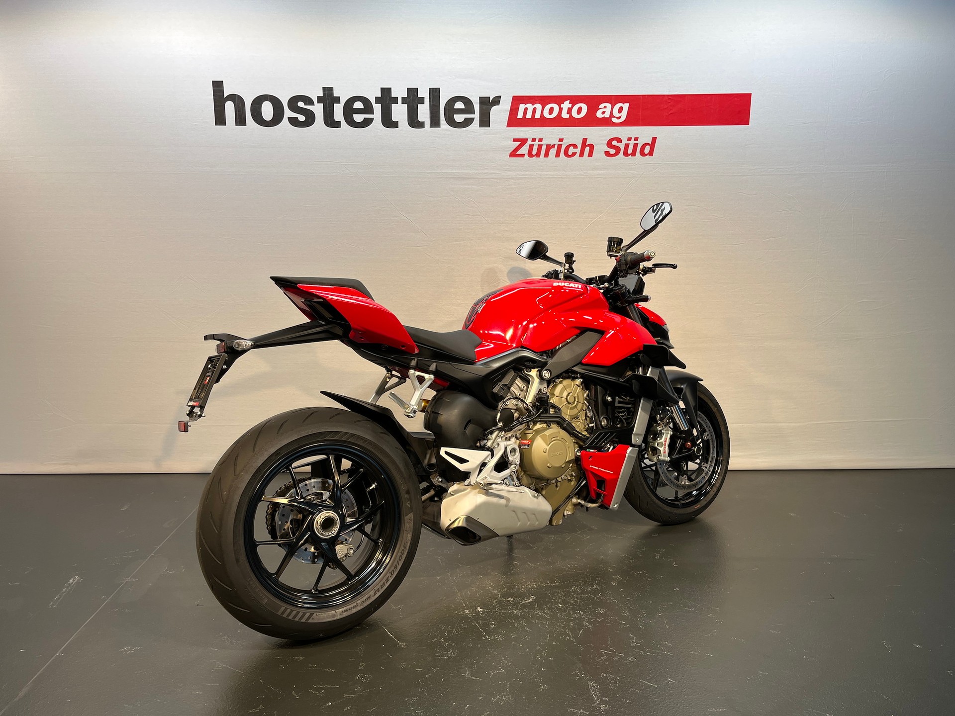 DUCATI Streetfighter V4-showroom-element-1