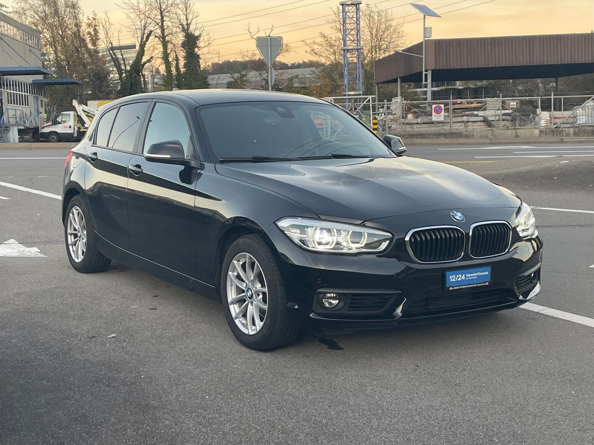 BMW 118i Steptronic-showroom-element-2