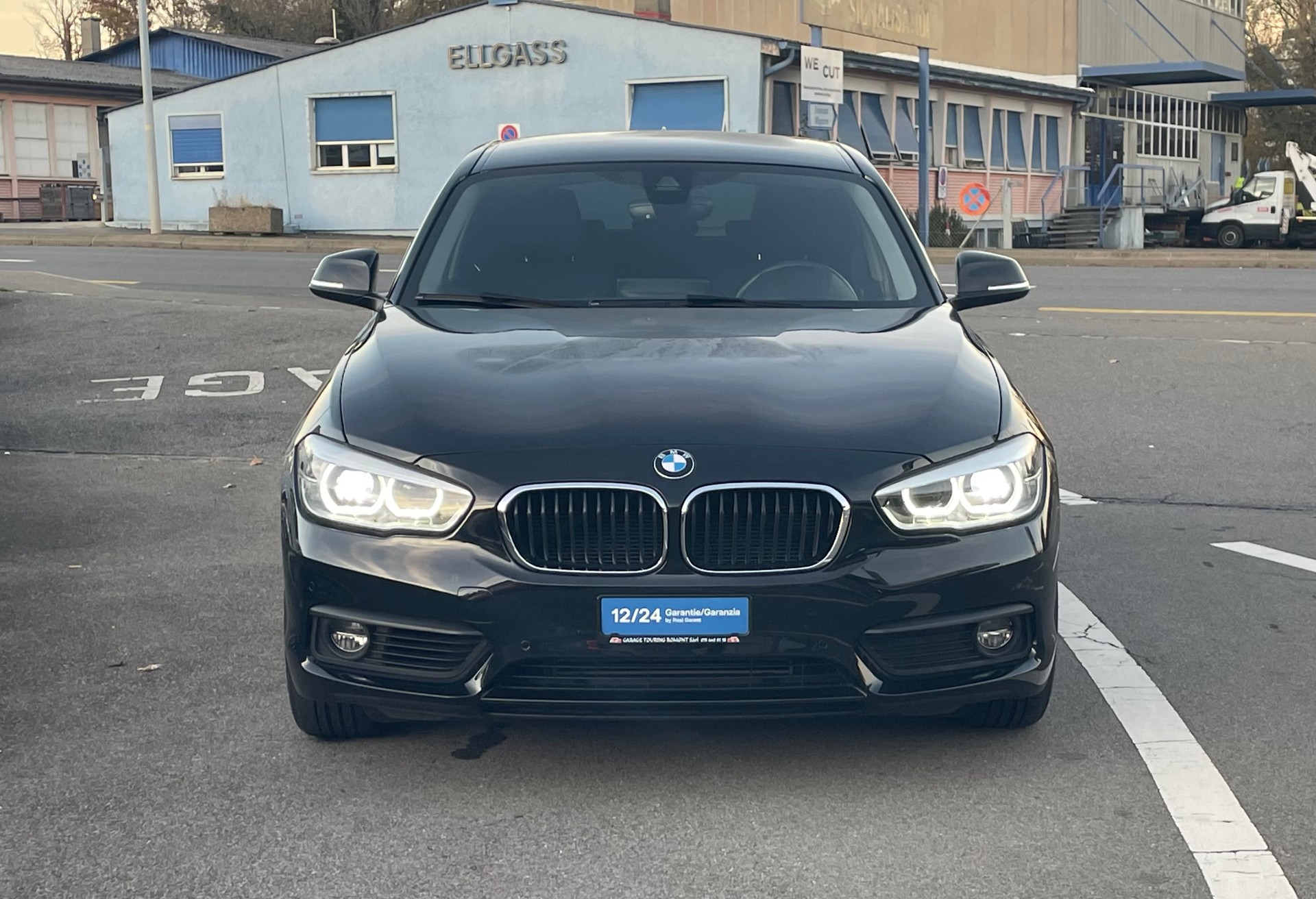 BMW 118i Steptronic-showroom-element-1