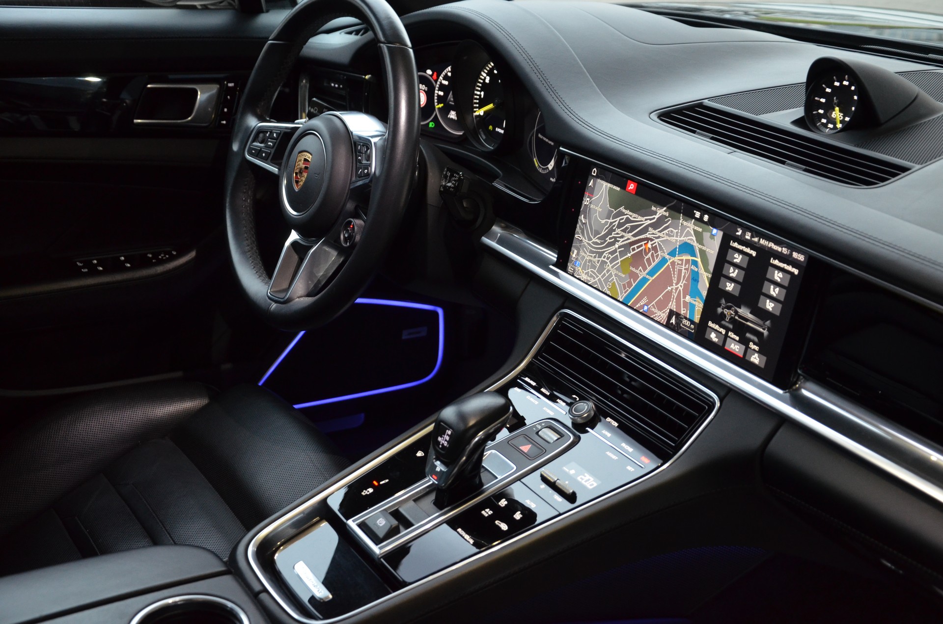 PORSCHE Panamera 4 E-Hybrid Sport Turismo PDK-image-11