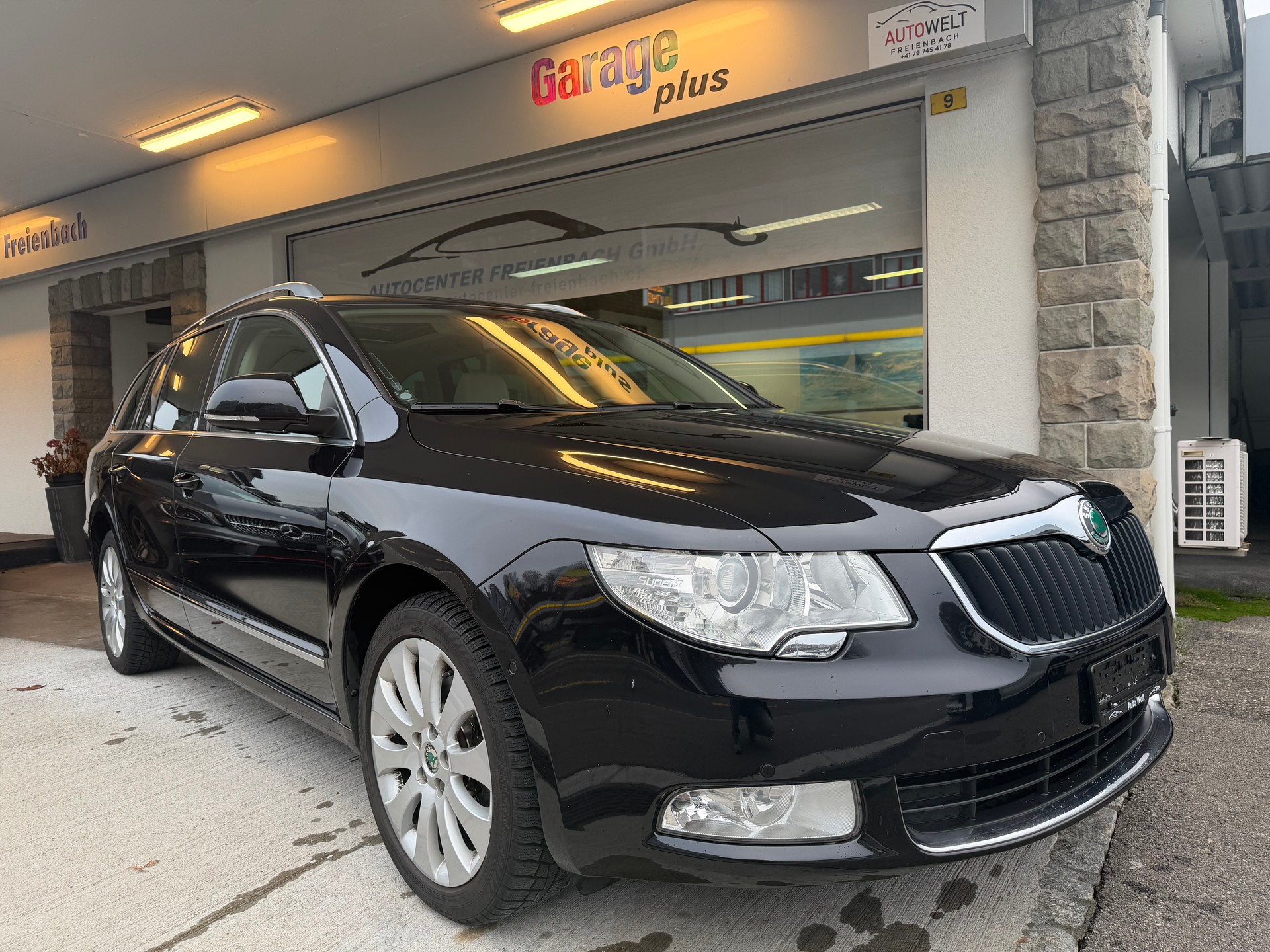SKODA Superb Combi 2.0 TDi Elegance 4x4 DSG-image-2