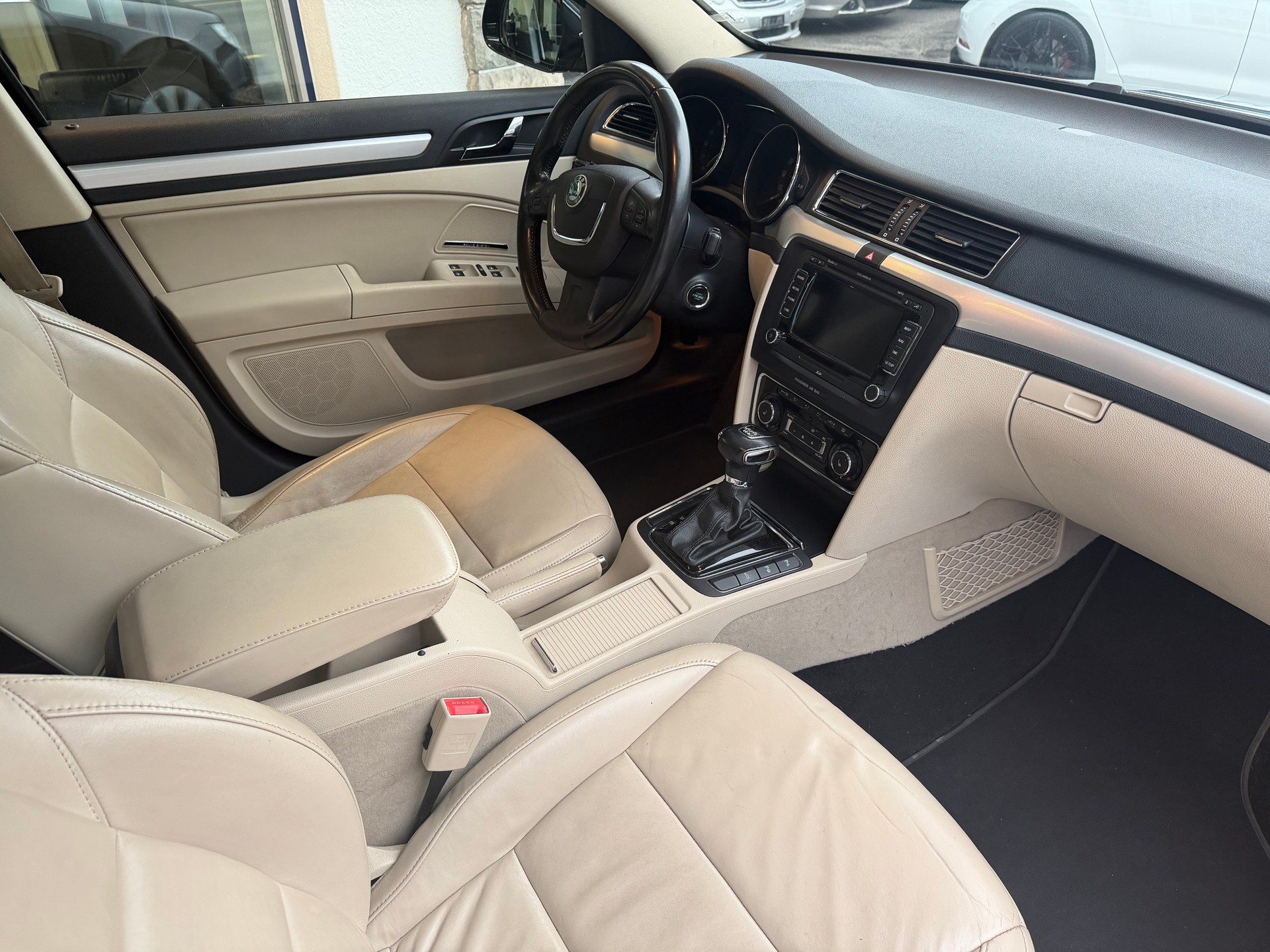 SKODA Superb Combi 2.0 TDi Elegance 4x4 DSG-image-7