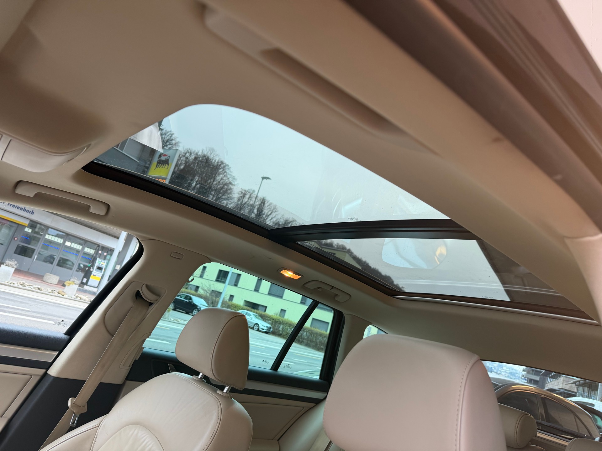 SKODA Superb Combi 2.0 TDi Elegance 4x4 DSG-image-9