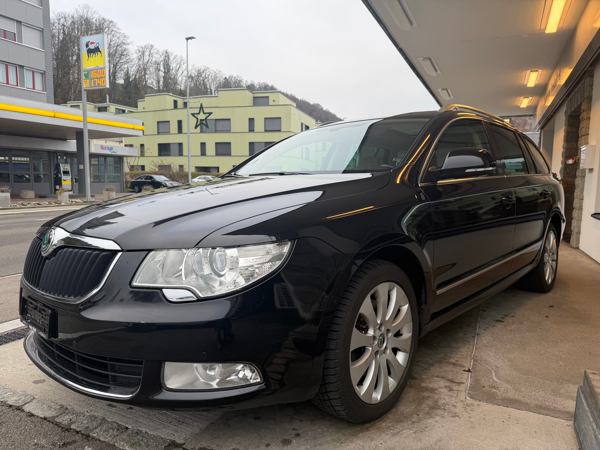 SKODA Superb Combi 2.0 TDi Elegance 4x4 DSG-image-0