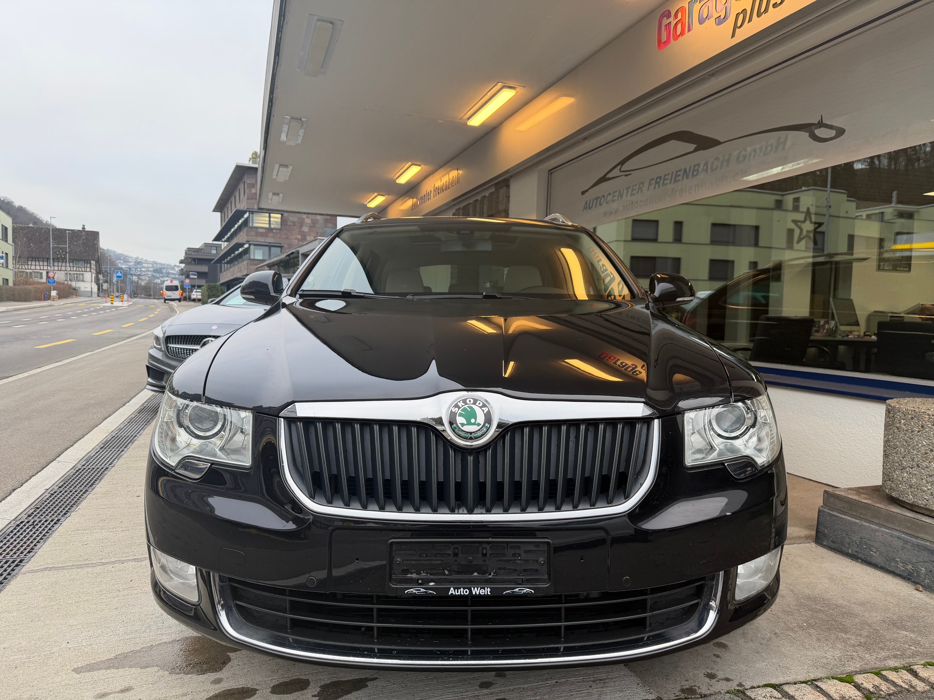SKODA Superb Combi 2.0 TDi Elegance 4x4 DSG-image-1