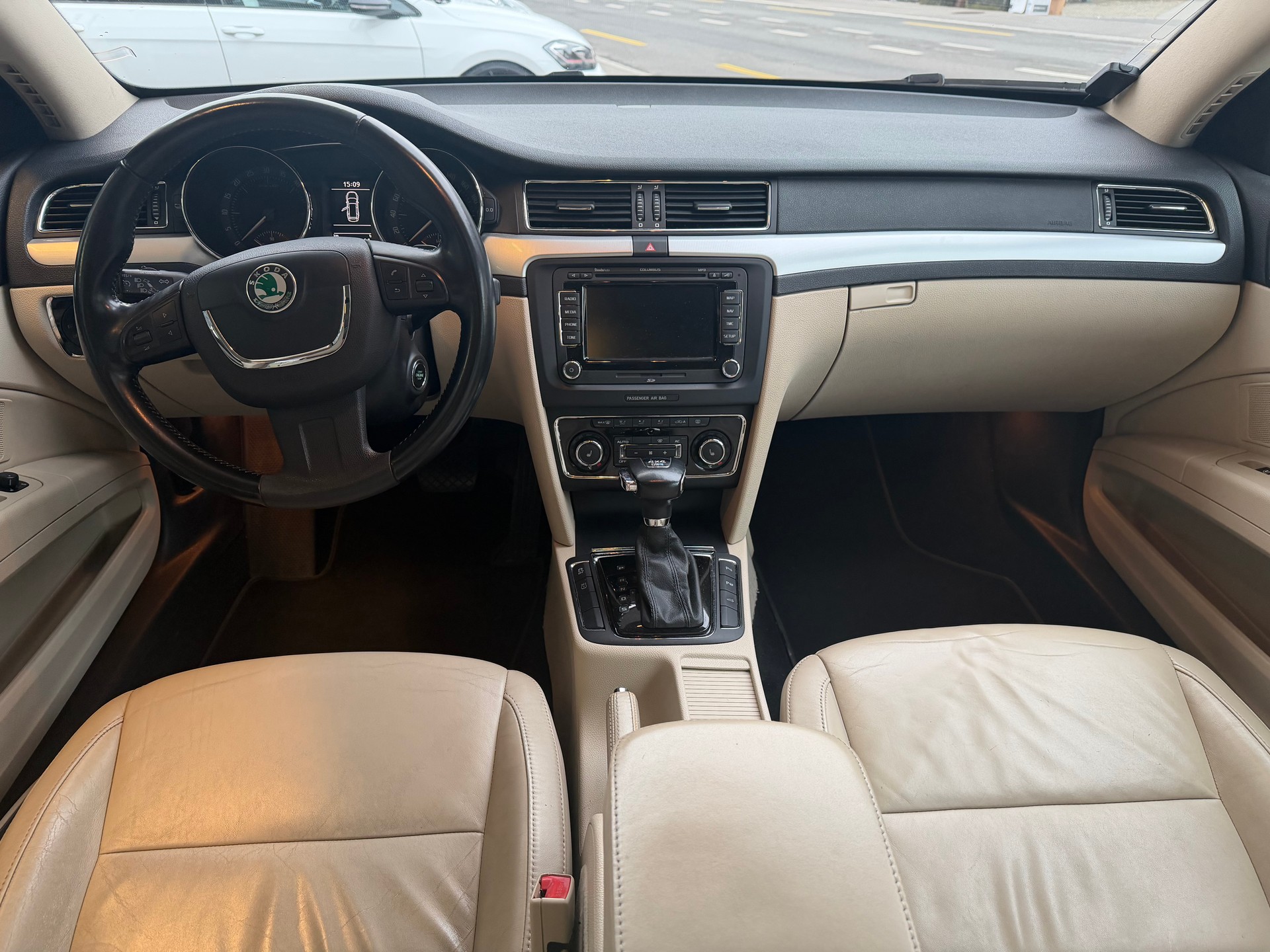 SKODA Superb Combi 2.0 TDi Elegance 4x4 DSG-image-5
