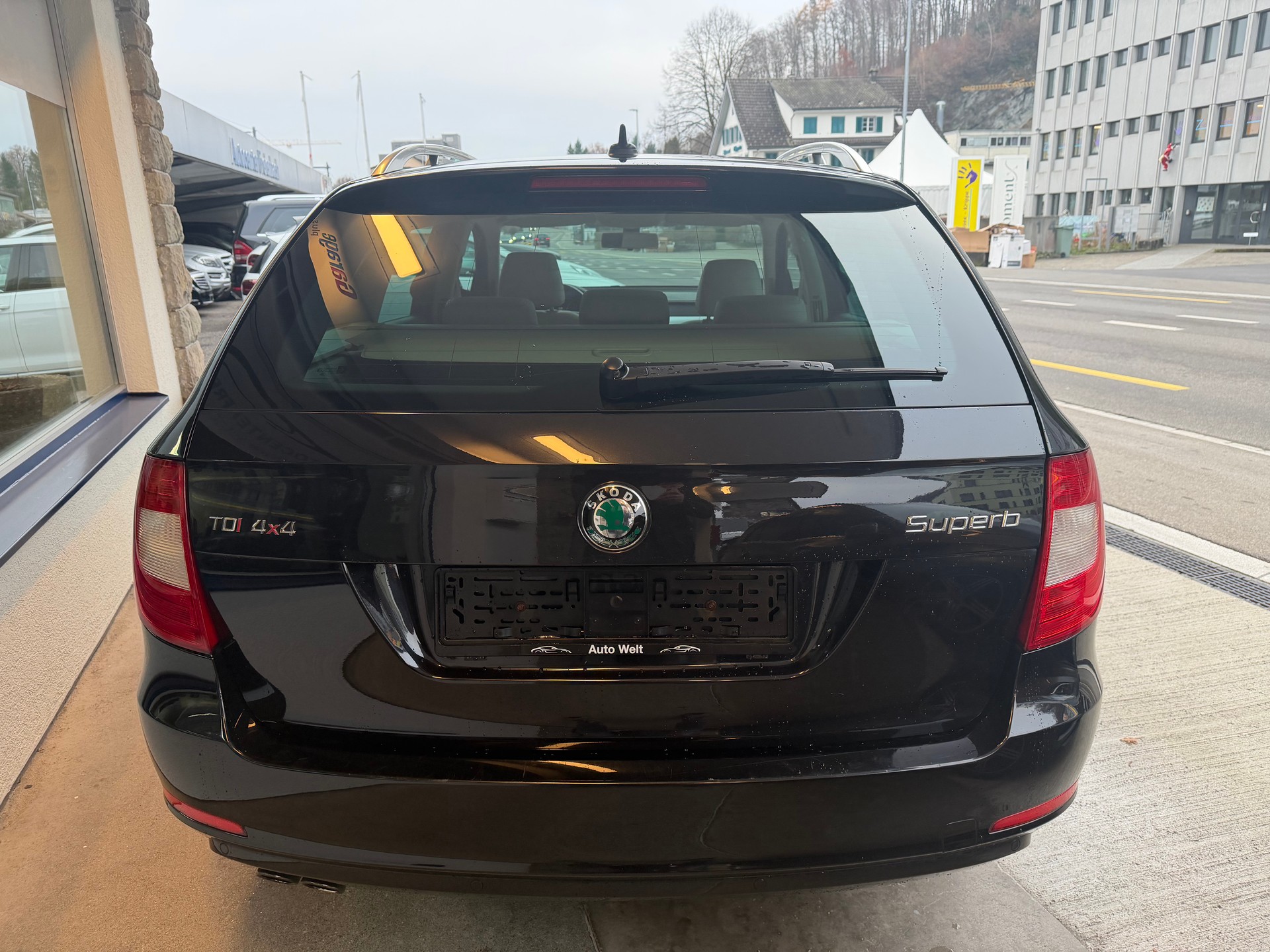 SKODA Superb Combi 2.0 TDi Elegance 4x4 DSG-image-4