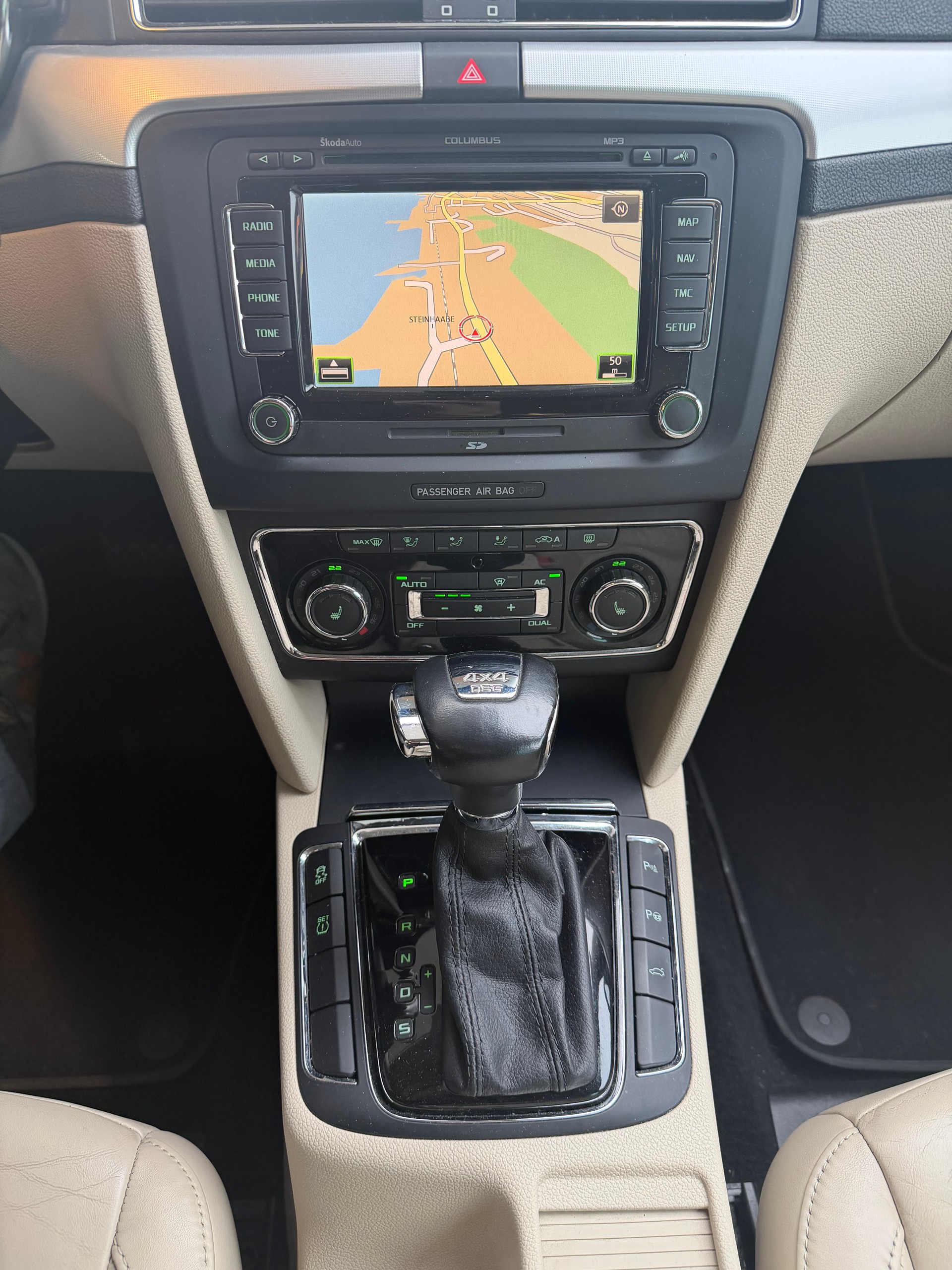 SKODA Superb Combi 2.0 TDi Elegance 4x4 DSG-image-8