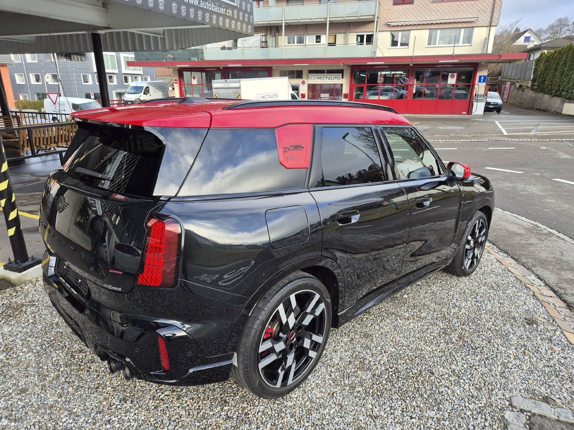 MINI Countryman U25 2.0i John Cooper Works ALL4 300-image-4
