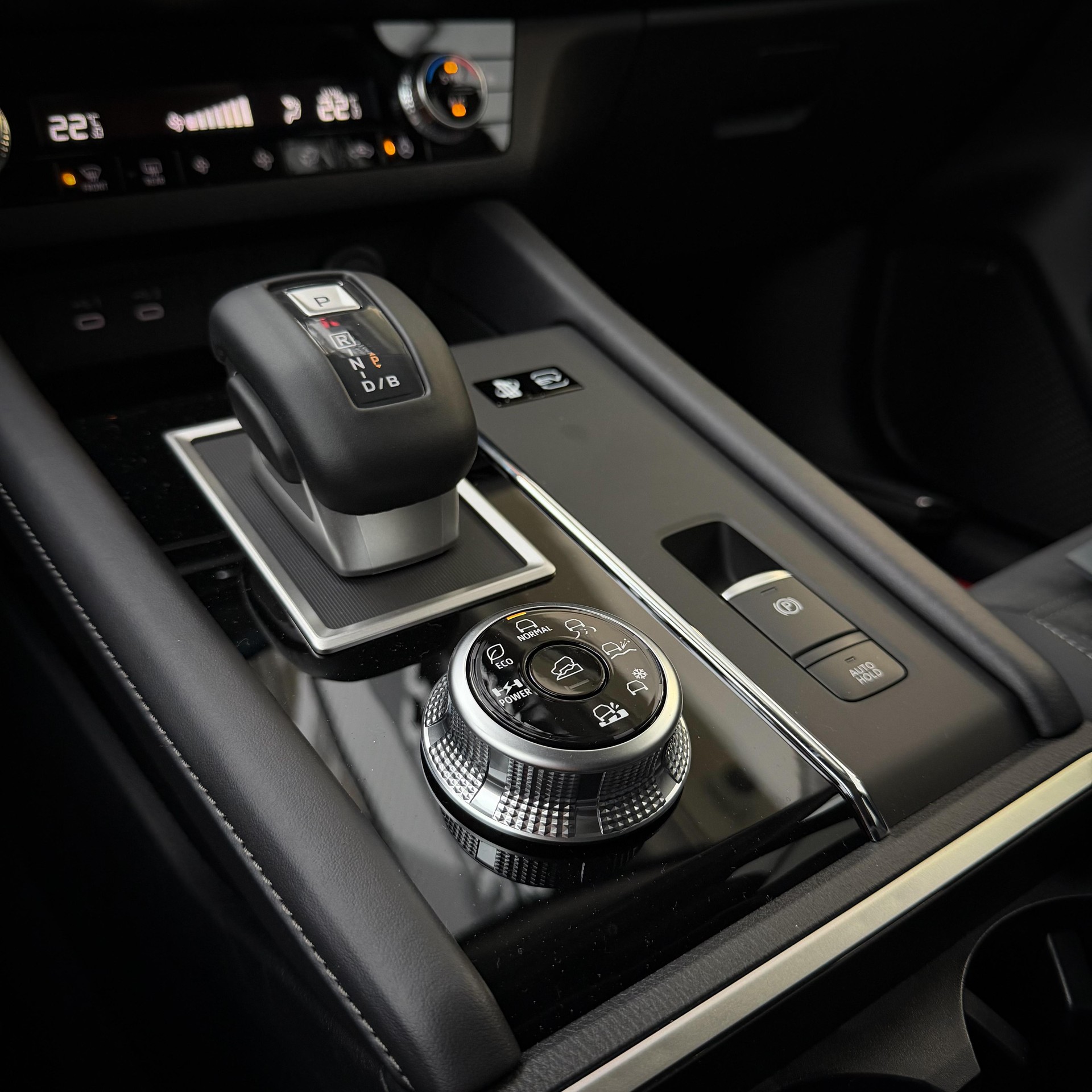 MITSUBISHI Outlander 2.4 PHEV Invite 4x4-image-9