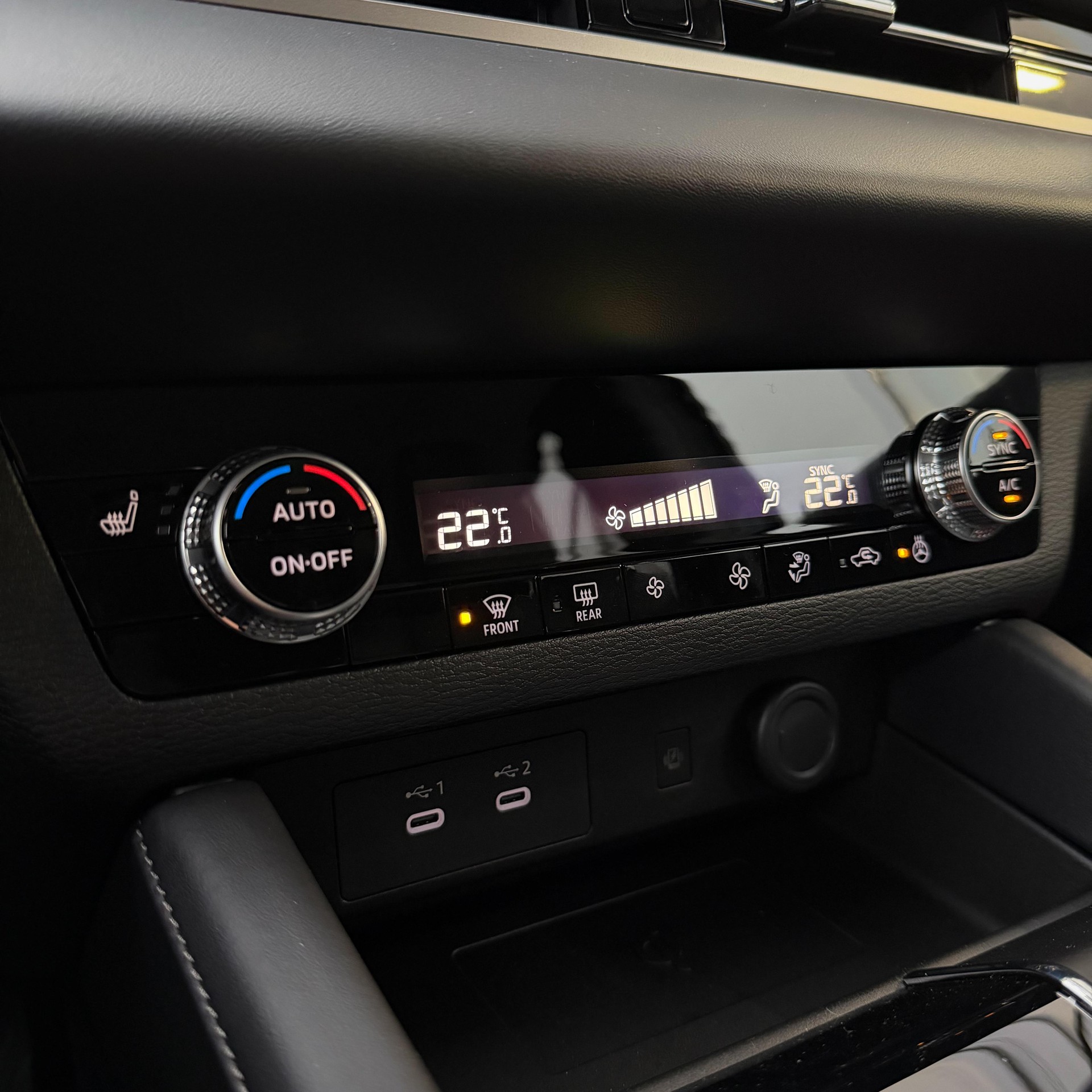 MITSUBISHI Outlander 2.4 PHEV Invite 4x4-image-8