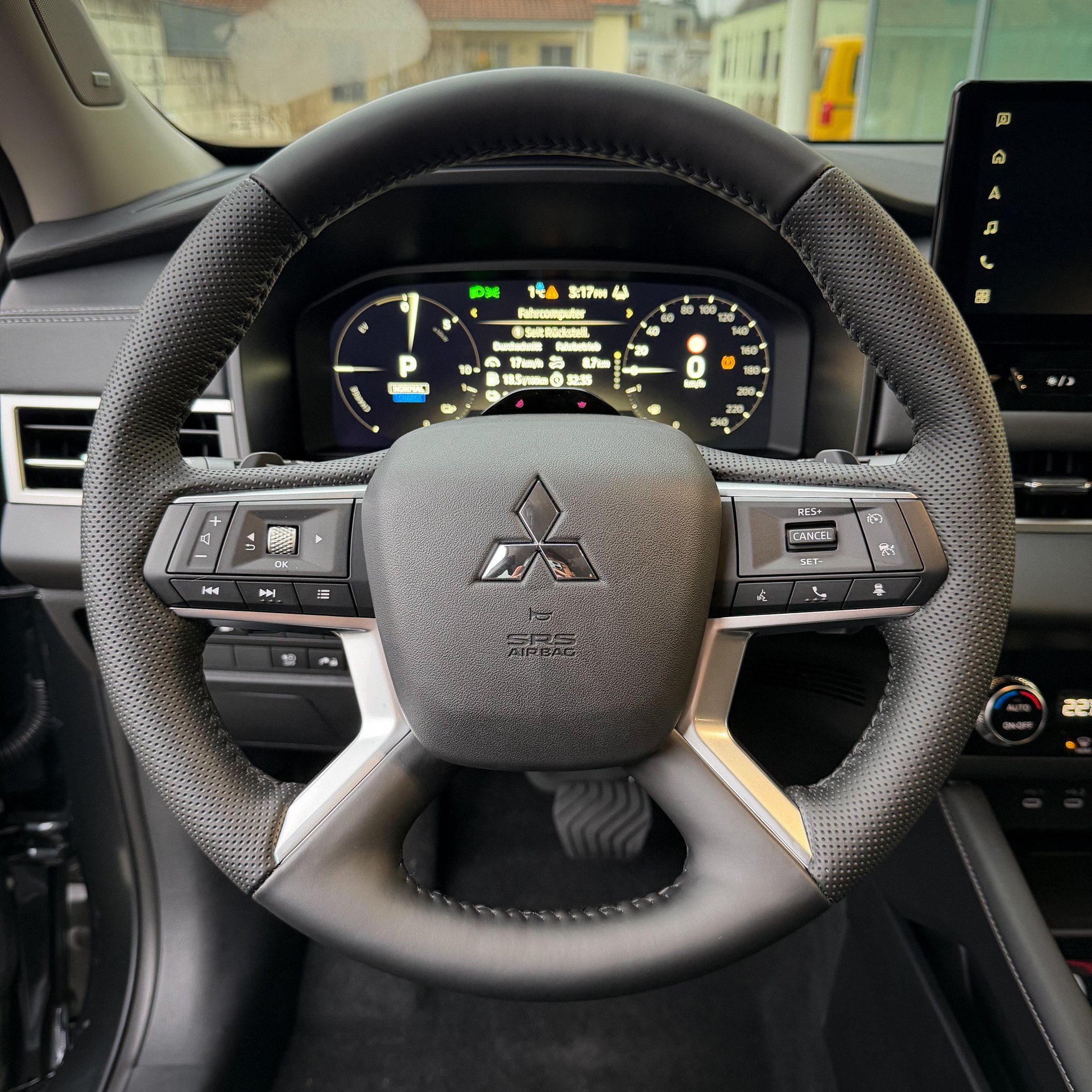 MITSUBISHI Outlander 2.4 PHEV Invite 4x4-image-5